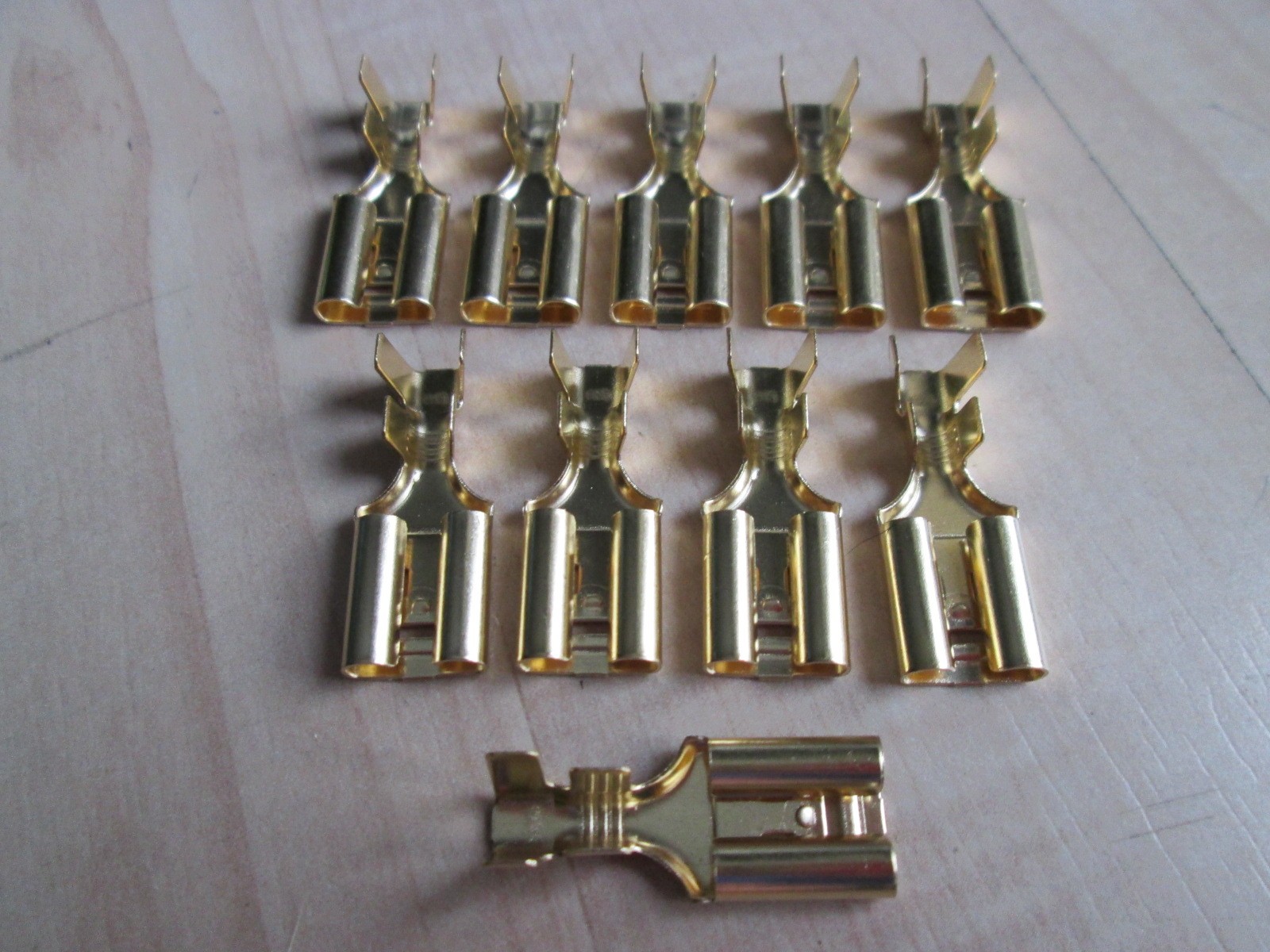 Lot (10) Crimp Terminal Connector Brass 9.5mm 3/8" Female 10-6AWG #E83AD