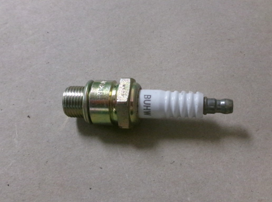 New NGK 2622 BUHW Spark Plug