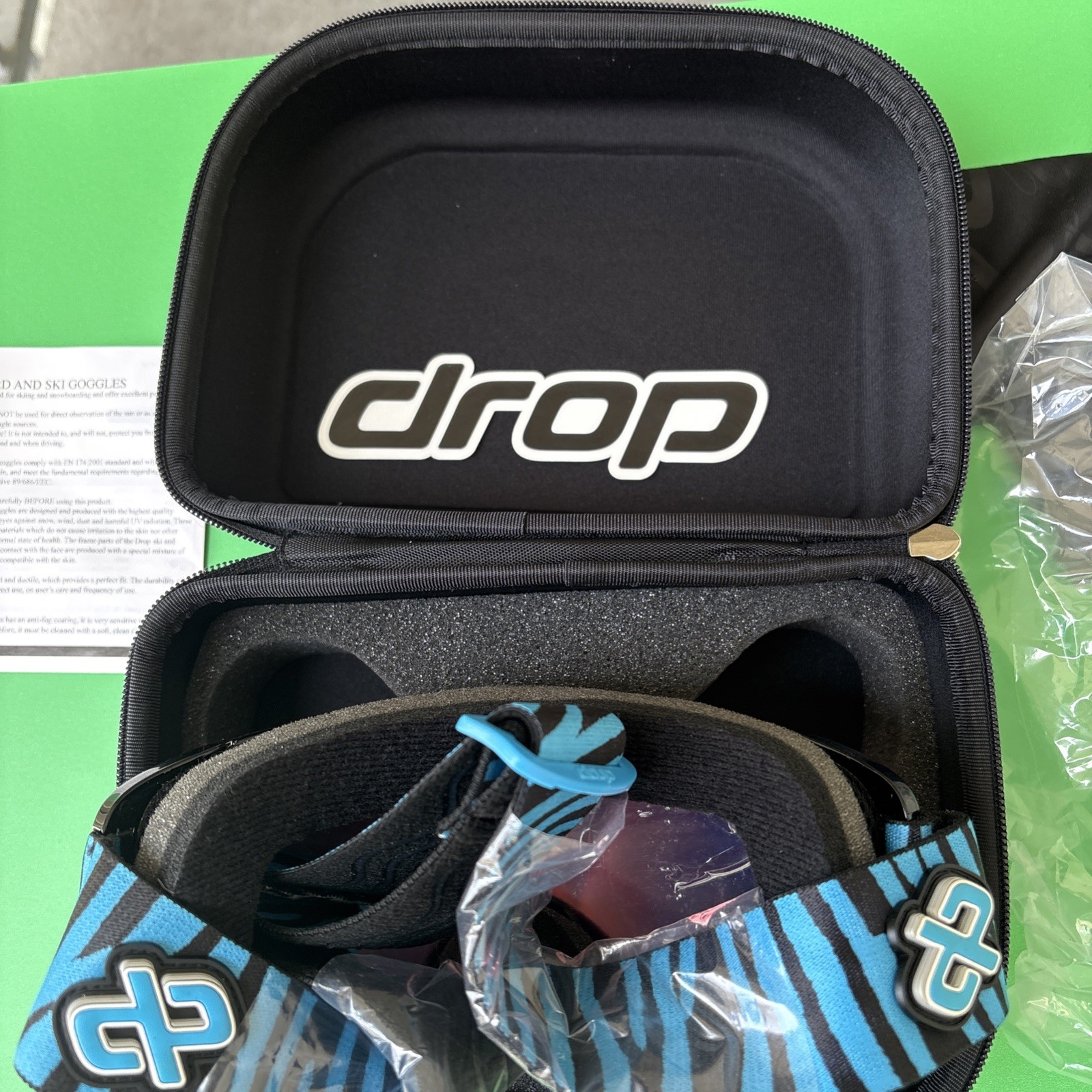 Drop Rocker Snowboarding & Ski Goggles New w. Carrying Case