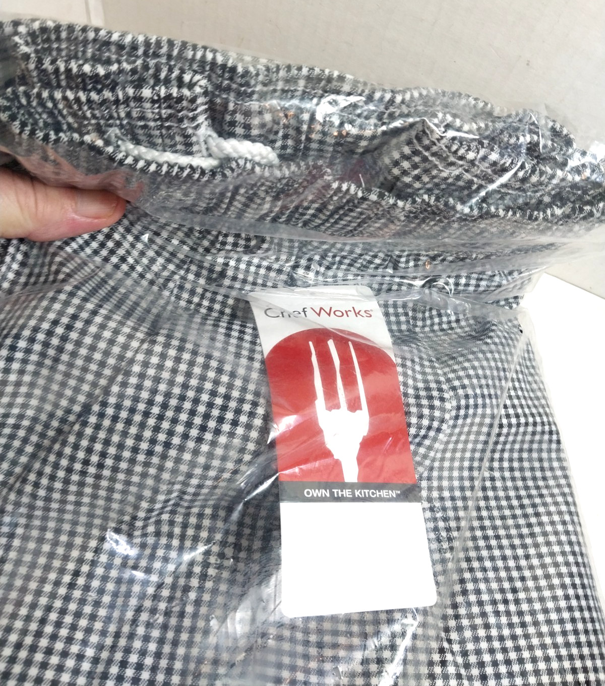 BRAND NEW CHEF WORKS BLACK & WHITE CHECKERED DRAWSTRING PANTS, SMALL, SHIPS FREE