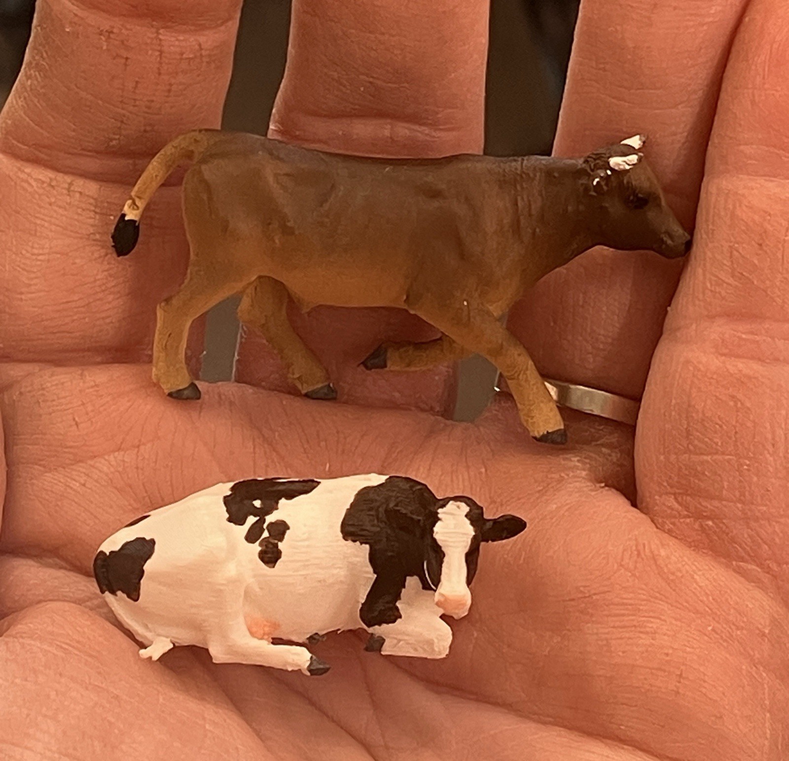 3D Print 1:64 - Laying Down Cow & Running Bull Cattle Farm Scene Like Ertl