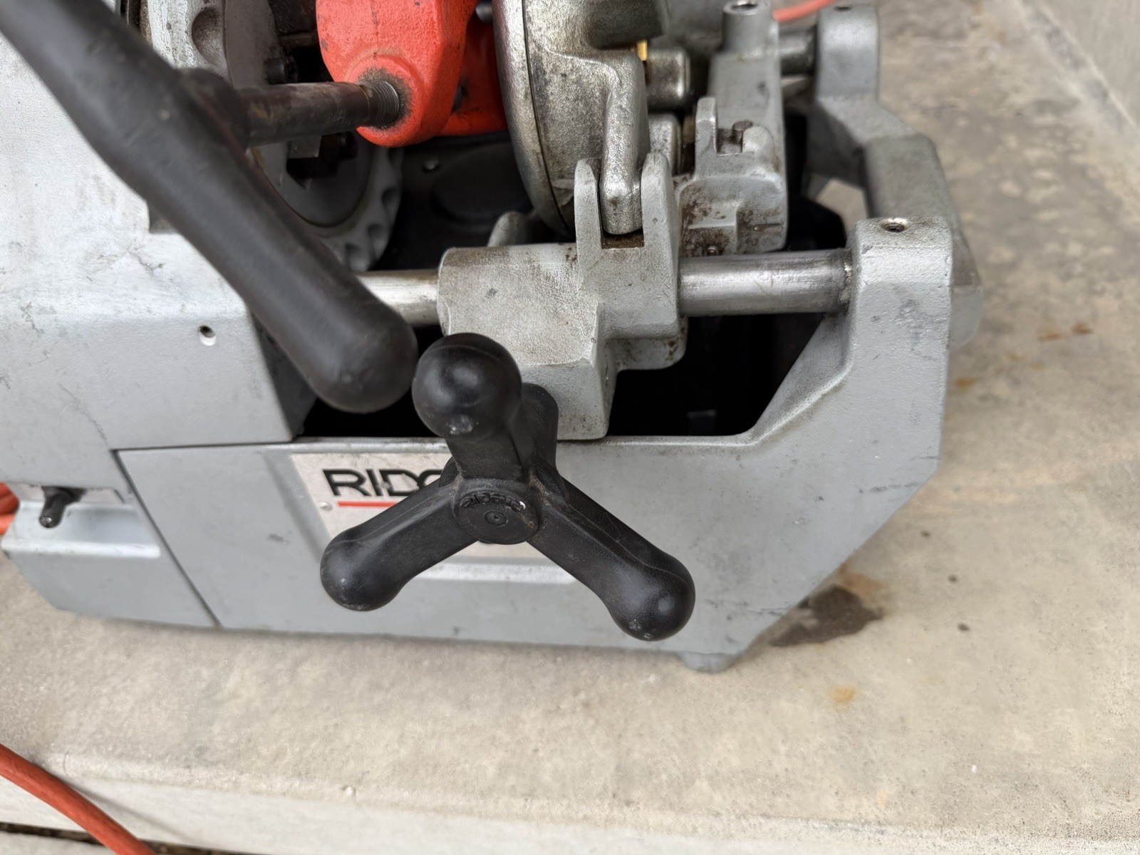 RIDGID 1210 PIPE THREADING MACHINE 110V WITH POWER CORD PEDAL ETC WORKS (READ)