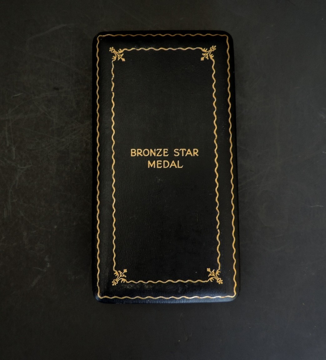 WW2 U.S. BRONZE STAR MEDAL IN CASE with RIBBONS