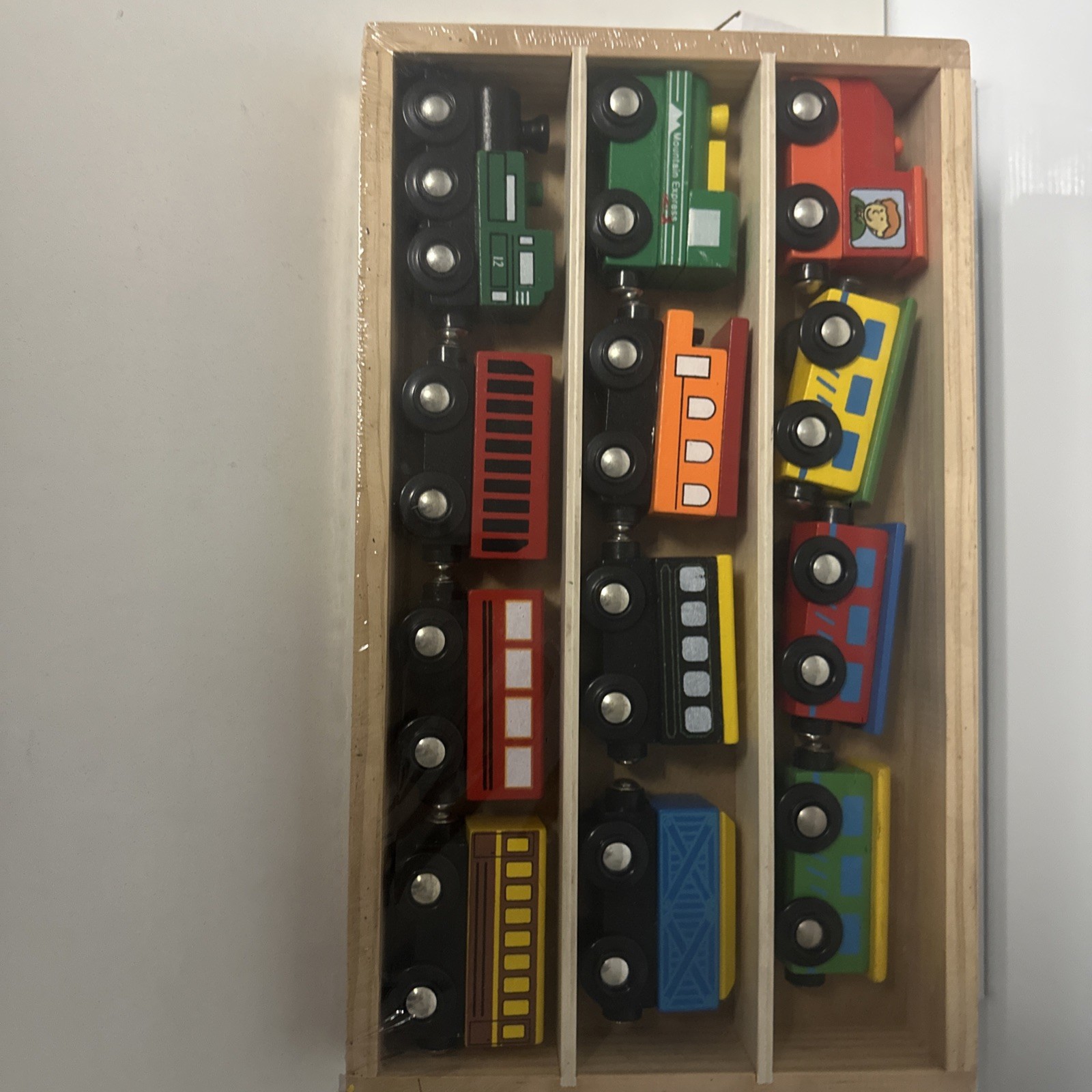 Wooden Train Set 12 Pcs Magnetic Engines & Cars set educational Toy New