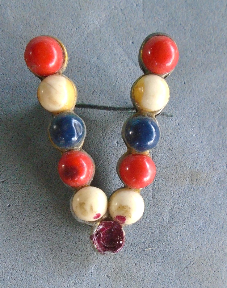 V for Victory brooch