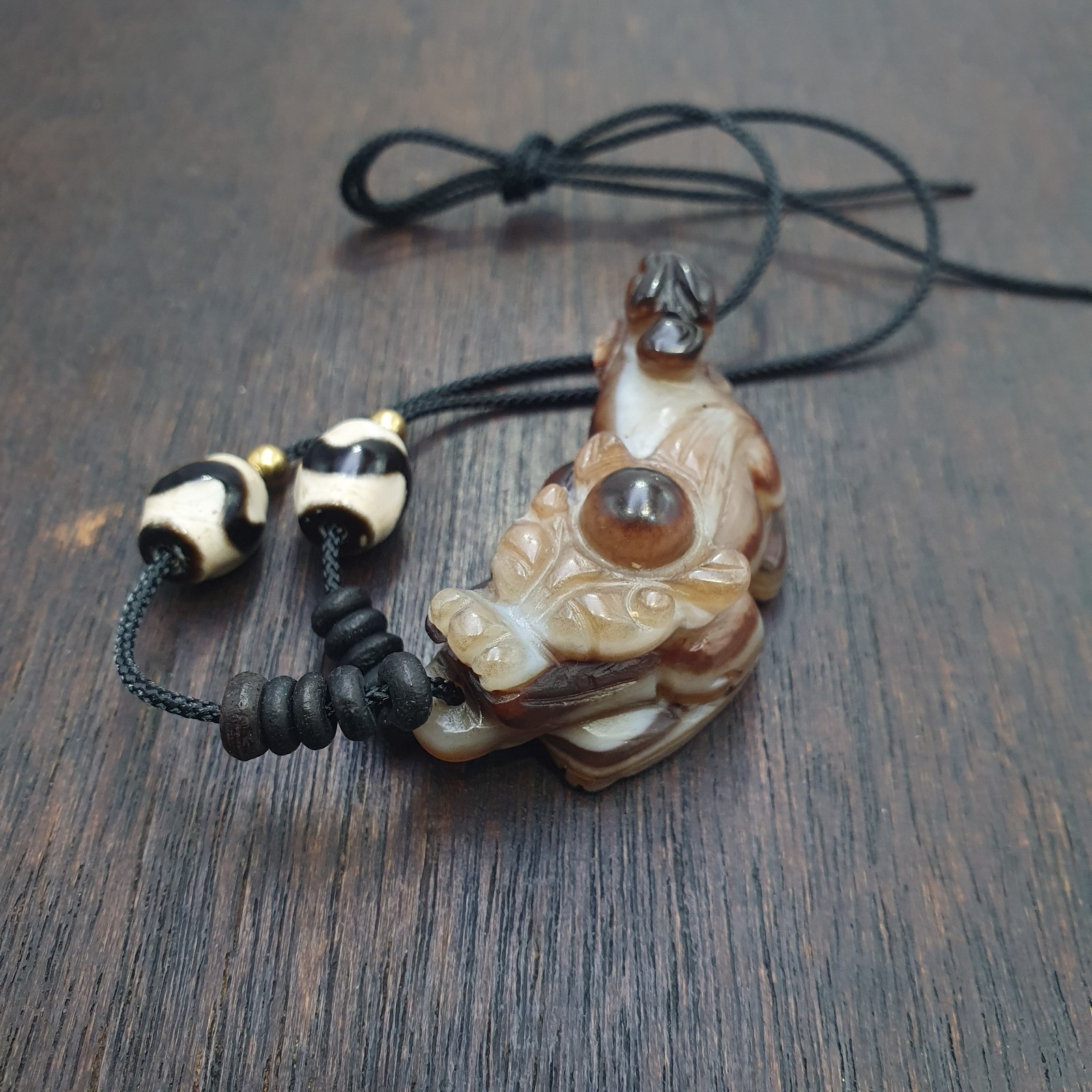 tibetan carving agate eyes stone bead amulet