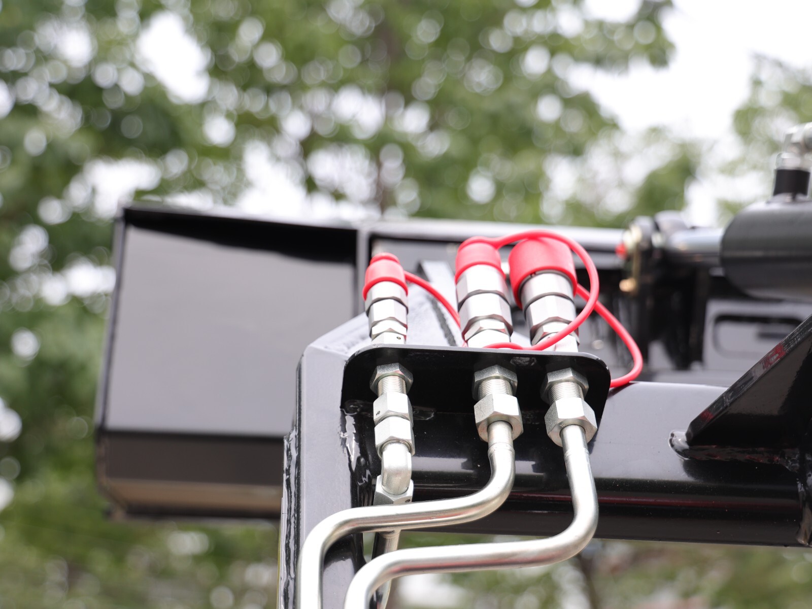 FREE SHIPPING NEW TYPHON STOMP 1,800lbs Mini Skid Steer 23HP Gas EPA Engine