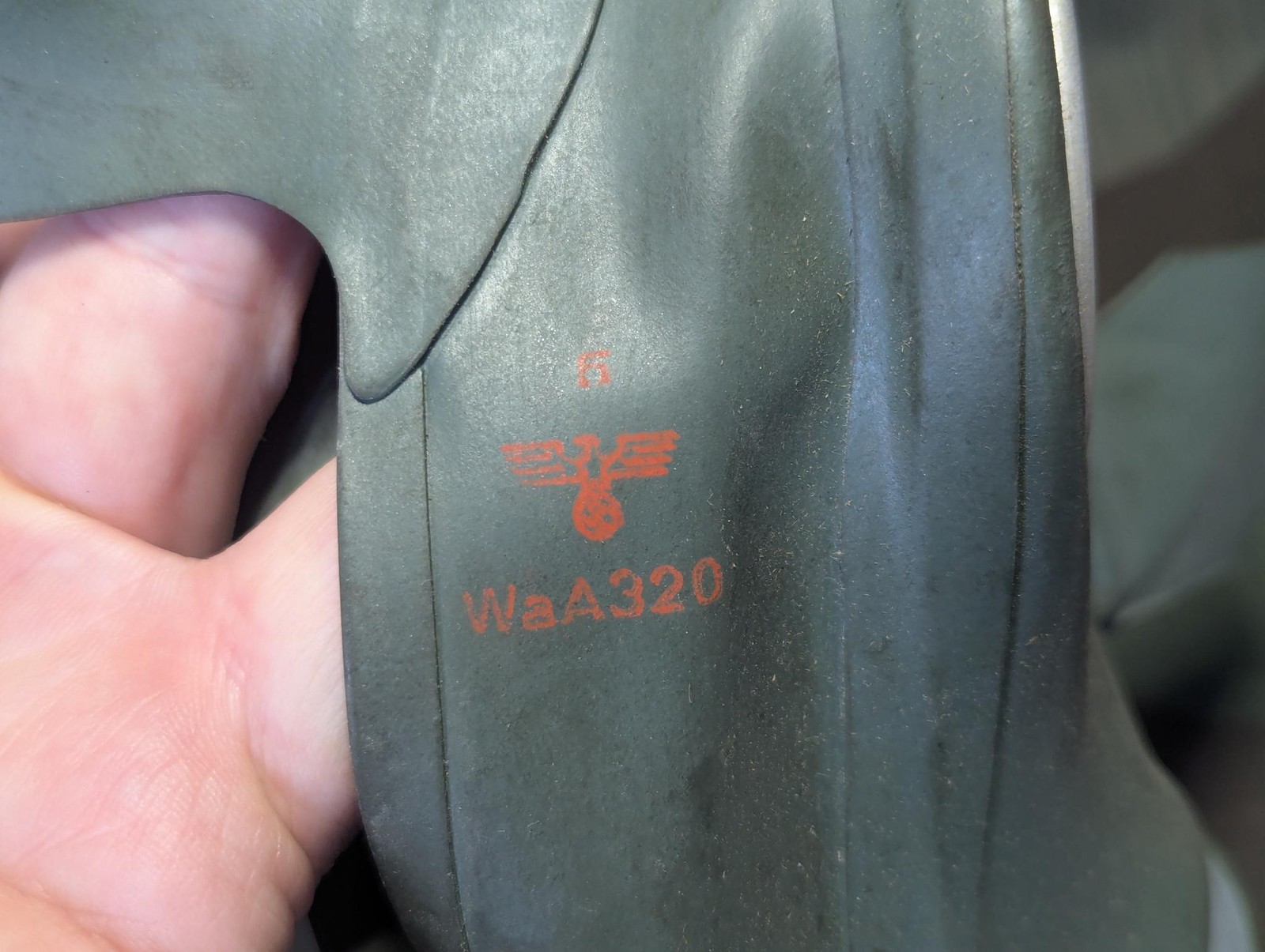 WWII German VM40 Volksgasmaske Luftschutz Men's Gas Mask in Box Volks Gasmask