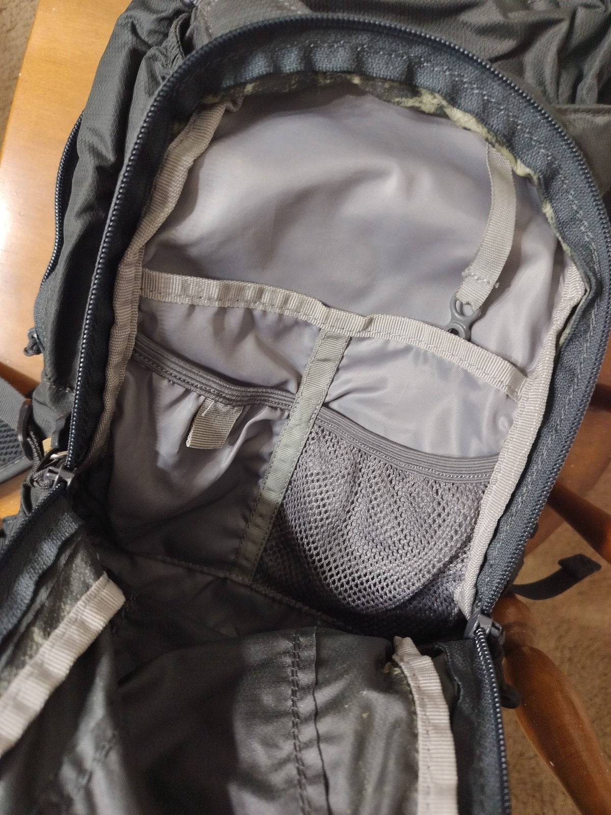 Camelbak M.U.L.E. Hiking Bikinig Camping Backpack Black No Bladder Locks Zippers