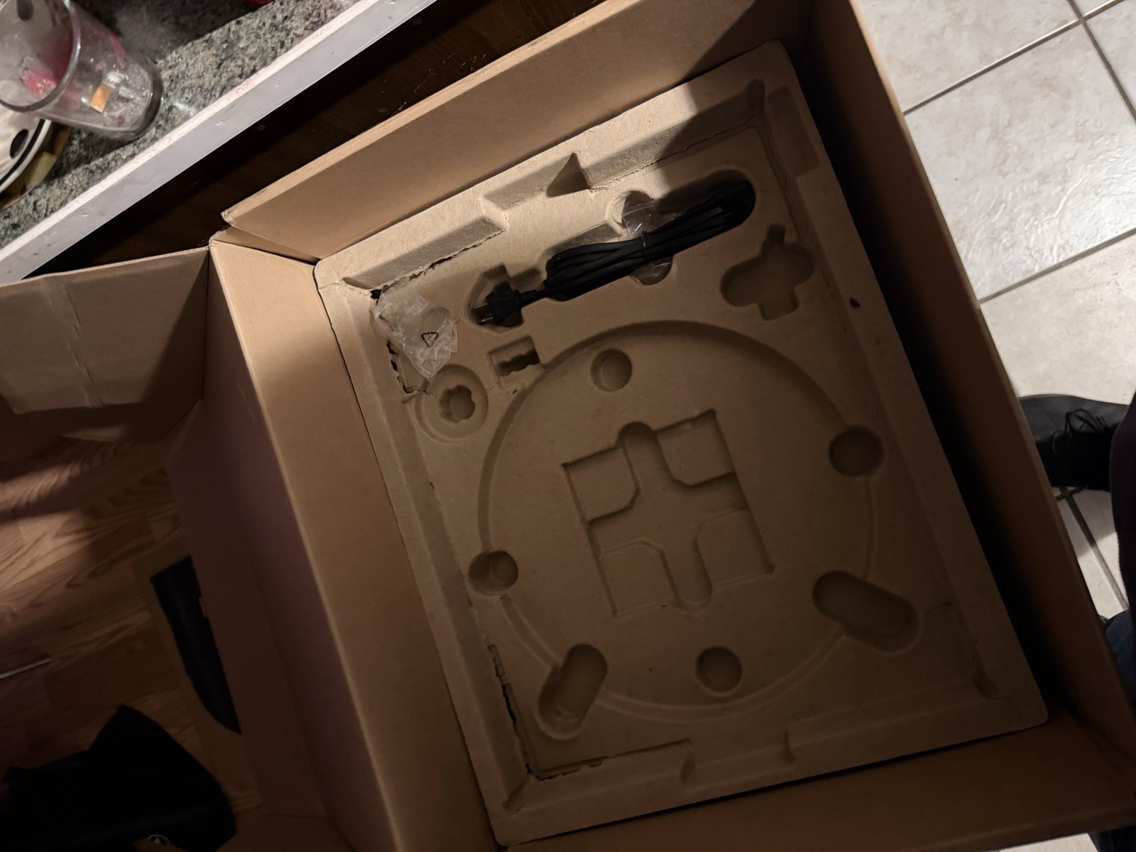 Victrola Automatic Turntable Black, Model VPT-2000-BLK-ATE slightly used in Box