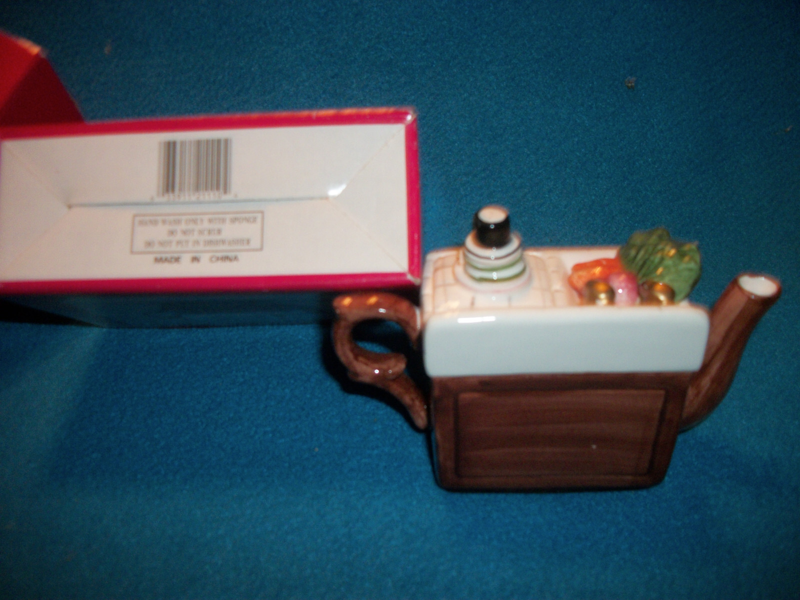 Lot of 2 VintageWorld Bazaar Mini Teapot Stove & Sink NIB