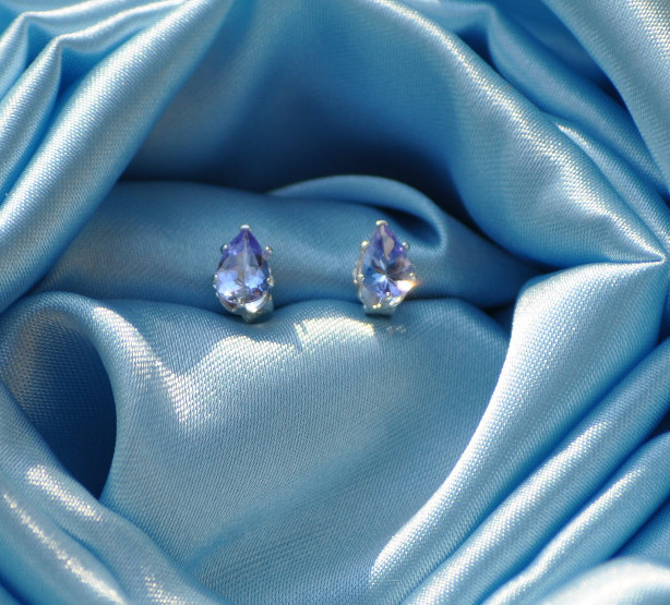 ONE PAIR 6mm x 4mm PEAR SHAPED TANZANITE .925 STERLING SILVER STUDS