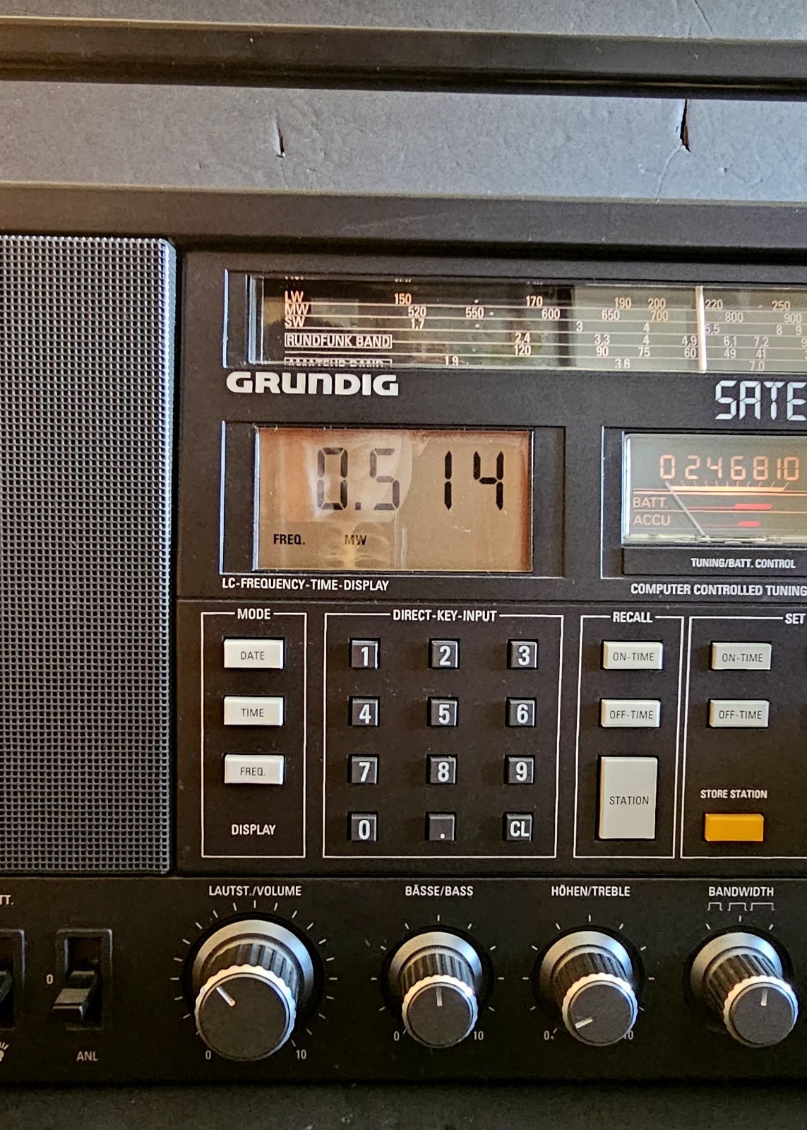 Grundig Satellit Professional 650 LW,MW,SW,FM