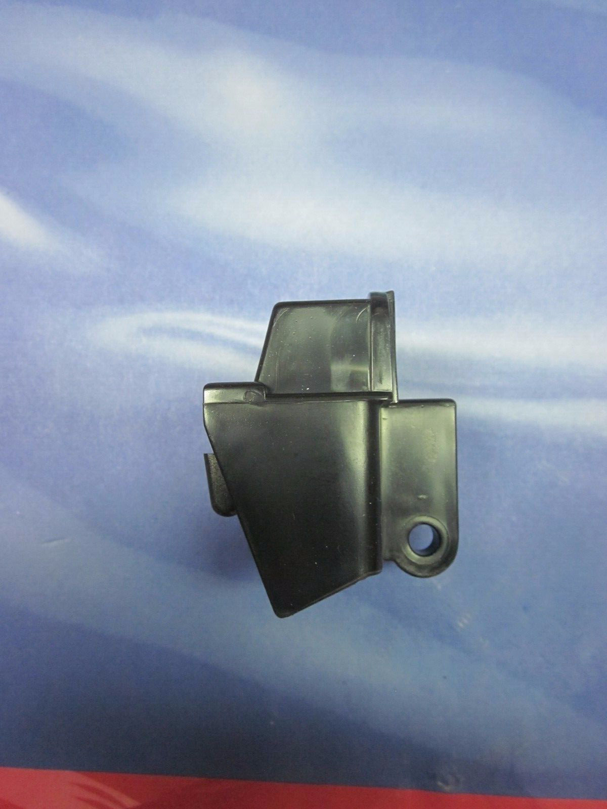 JOHNSON EVINRUDE 4 6 8 9.9 15 HP MOTOR COVER COWLING REAR LATCH ASSY 435818 NEW