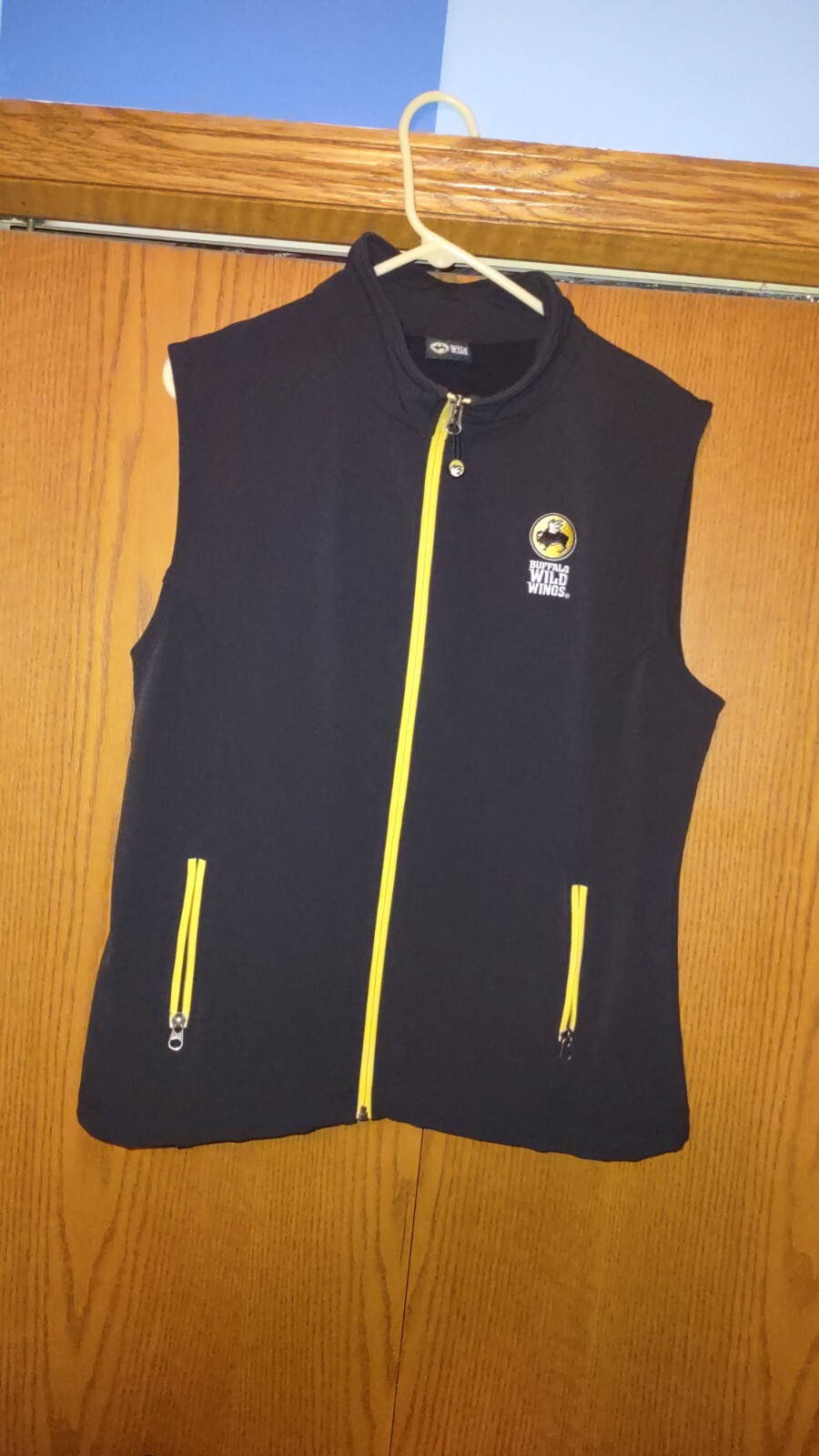 RARE NICE Employee Worn Adult M Buffalo Wild Wings Worker Vest Logo Black 🦬🍗🦬