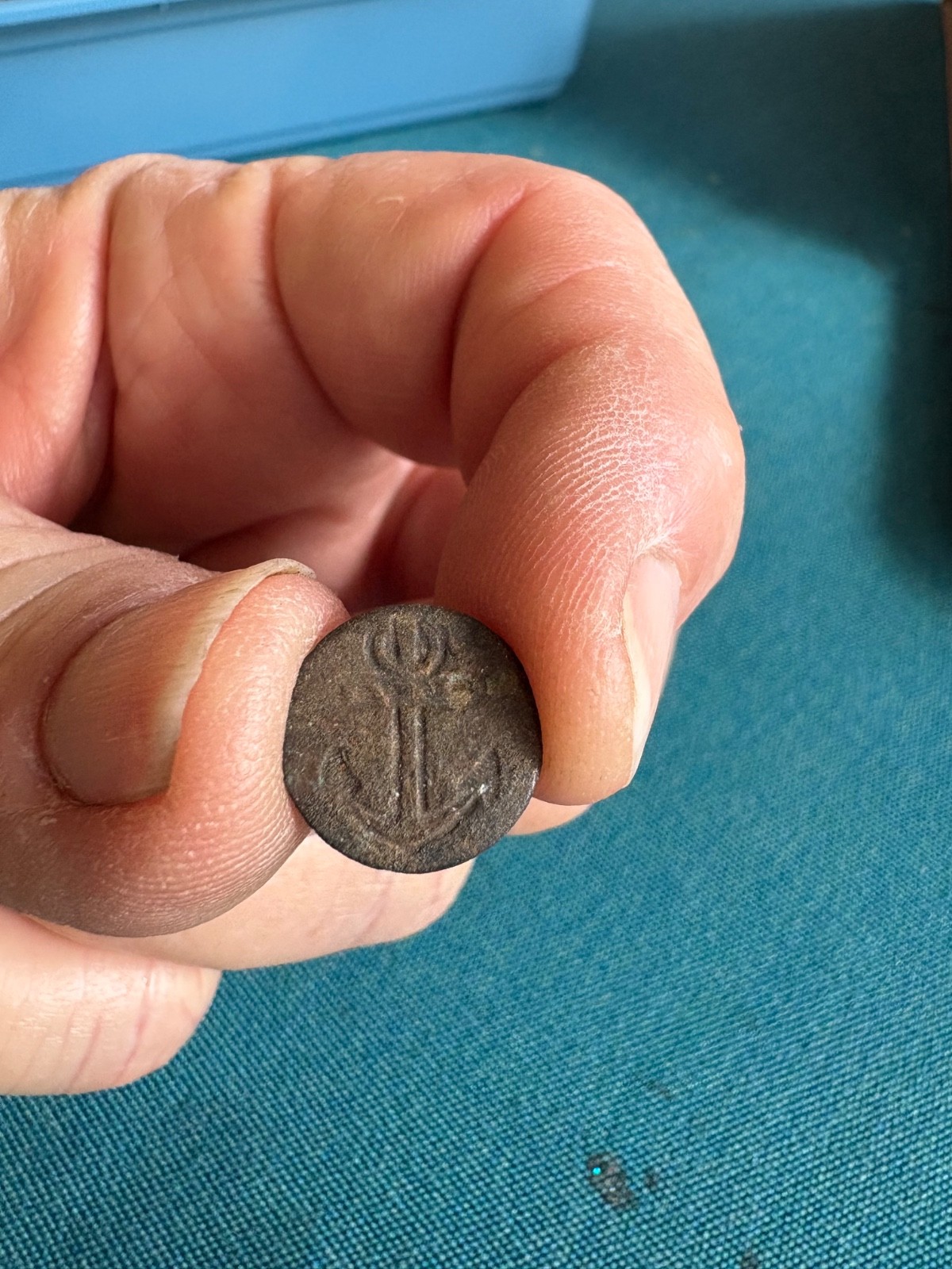 1715 Treasure Fleet Recovered Button by Dell Winders/treasure diver