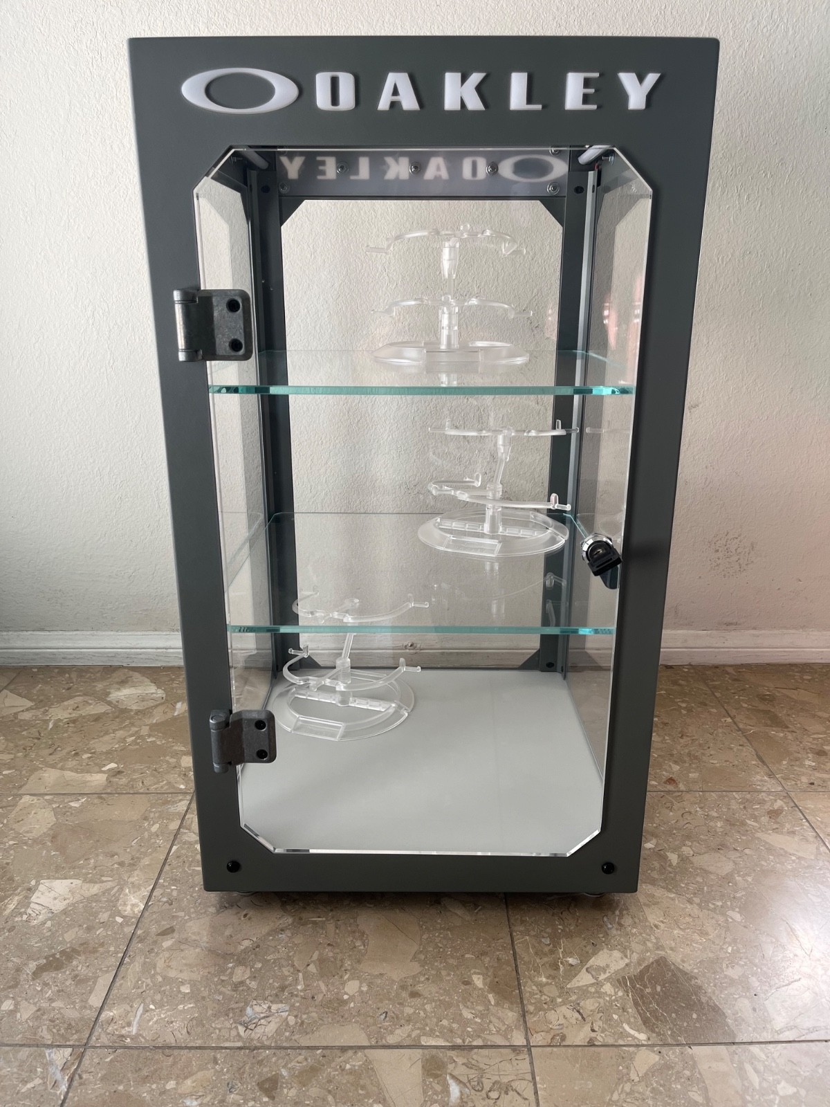 Oakley RARE 3 Tier Countertop Sunglasses Display Case W/ 3 Clear Stands and Key