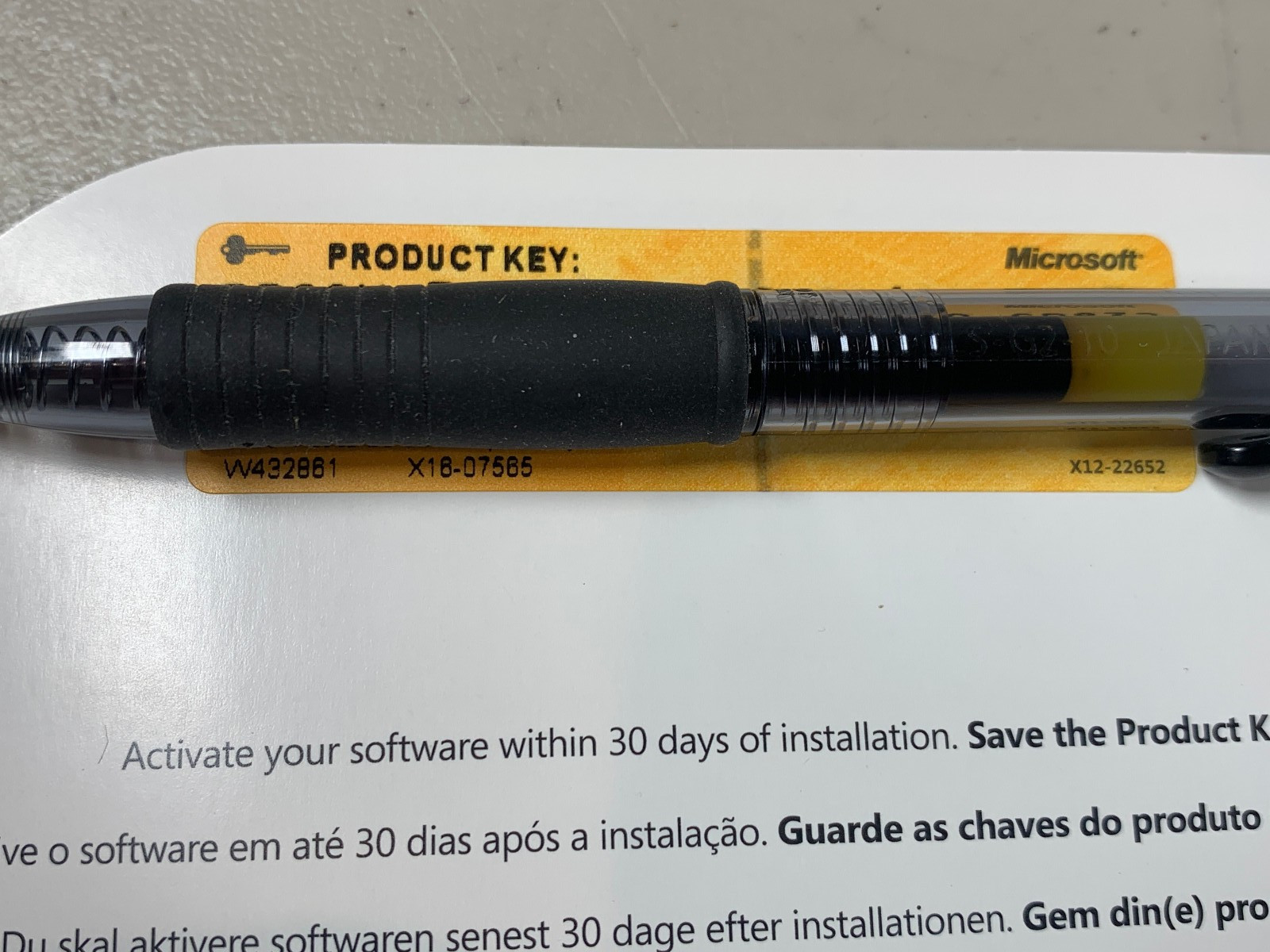 Microsoft Office Home and Student 2010 Family Pack w/ Case CD & Product Key