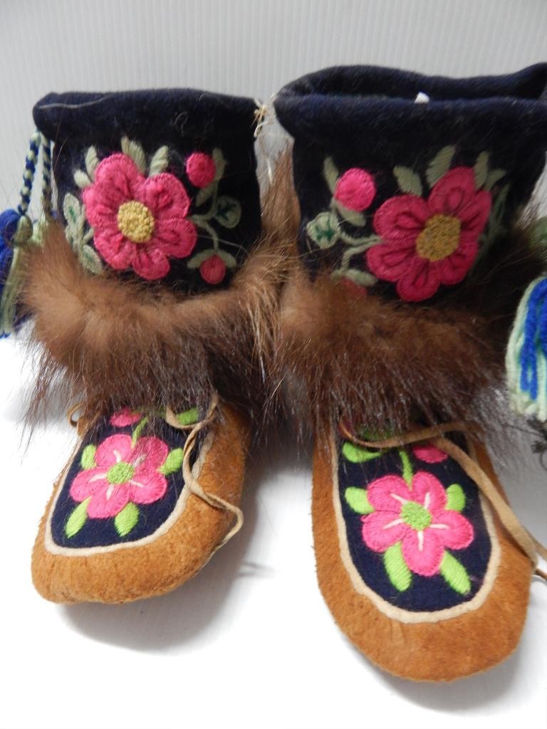 VINTAGE MID CENTURY CANADIAN N. CREE INDIAN HI TOP EMBROIDERED MUKLUKS MOCCASINS