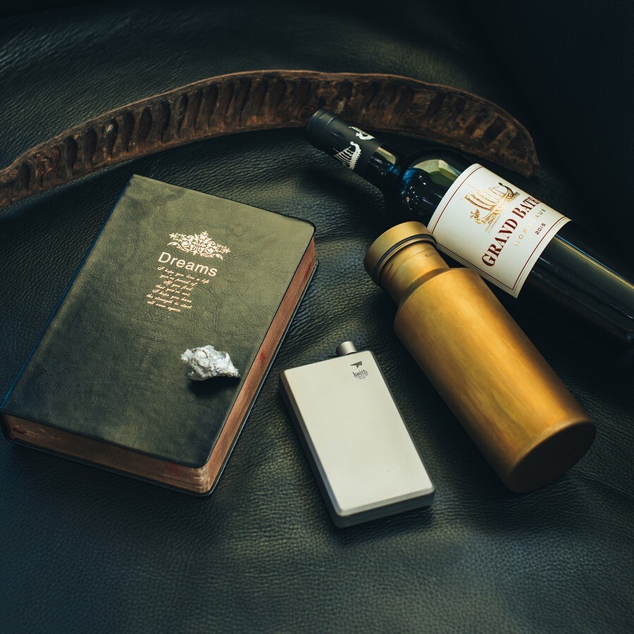 Keith Titanium Ti9306 Pocket Flask with Funnel - 4.0 fl oz (Shipped from USA)