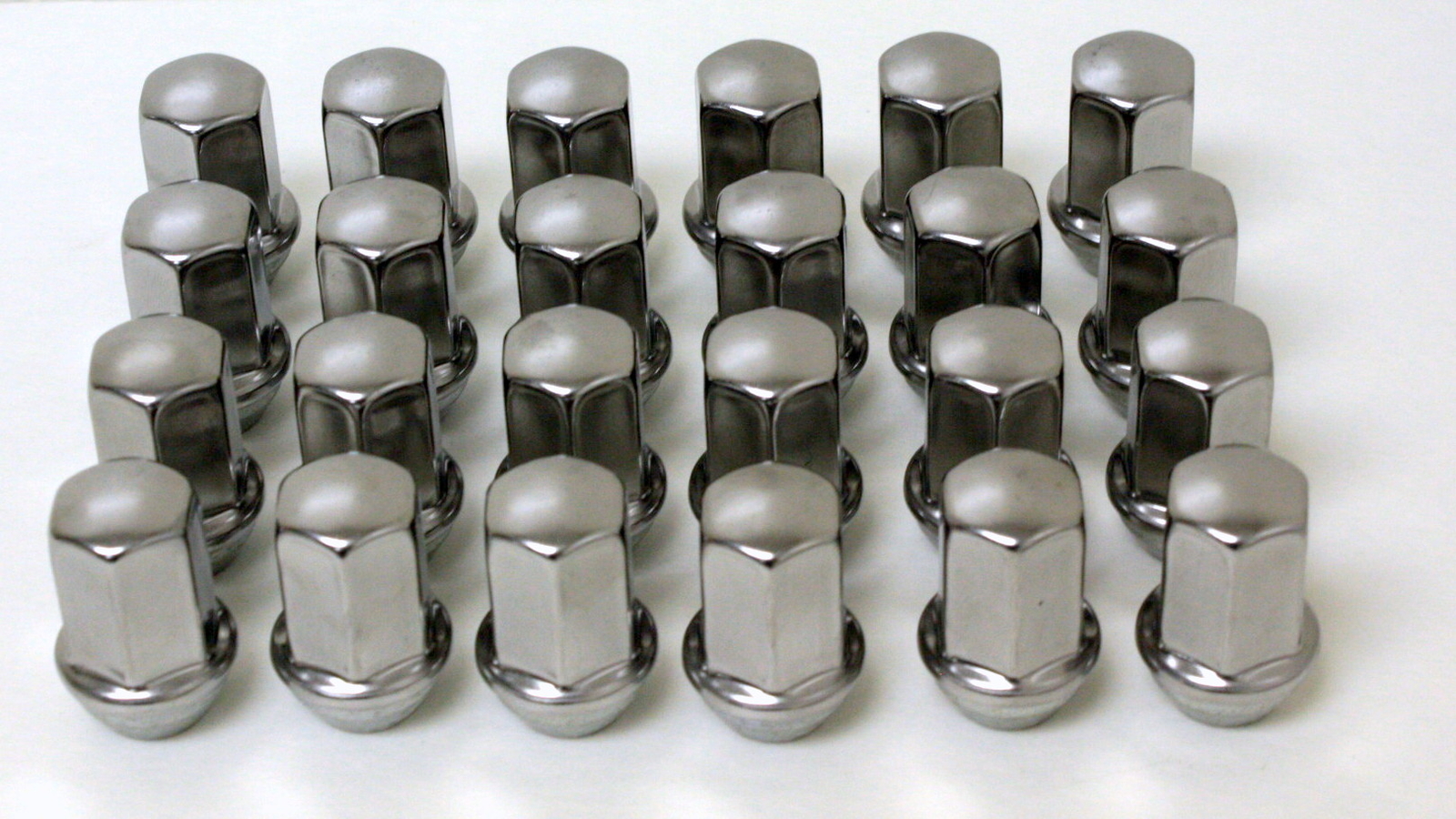 Set Of 24 NEW TAKEOFF GM Chevy Silverado Factory Polished 14x1.5 Lug Nuts