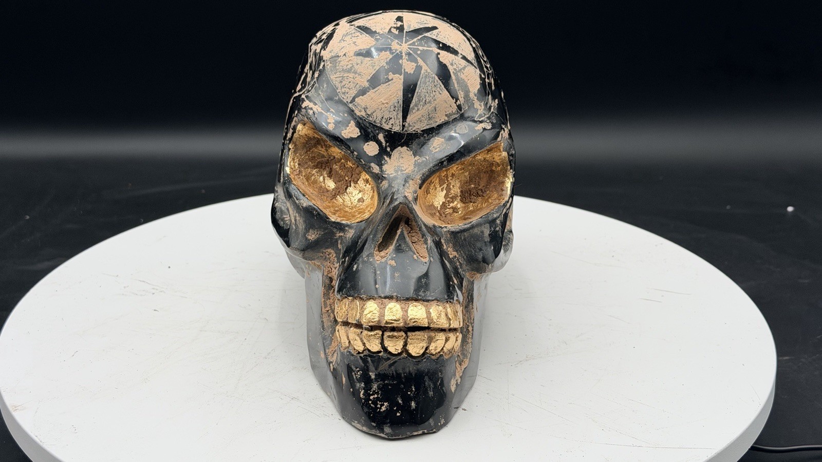 7 Kilo Guerrero Ancient Obsidian Crystal Skull Inlayed Gold Leaf Alien Ojuelos