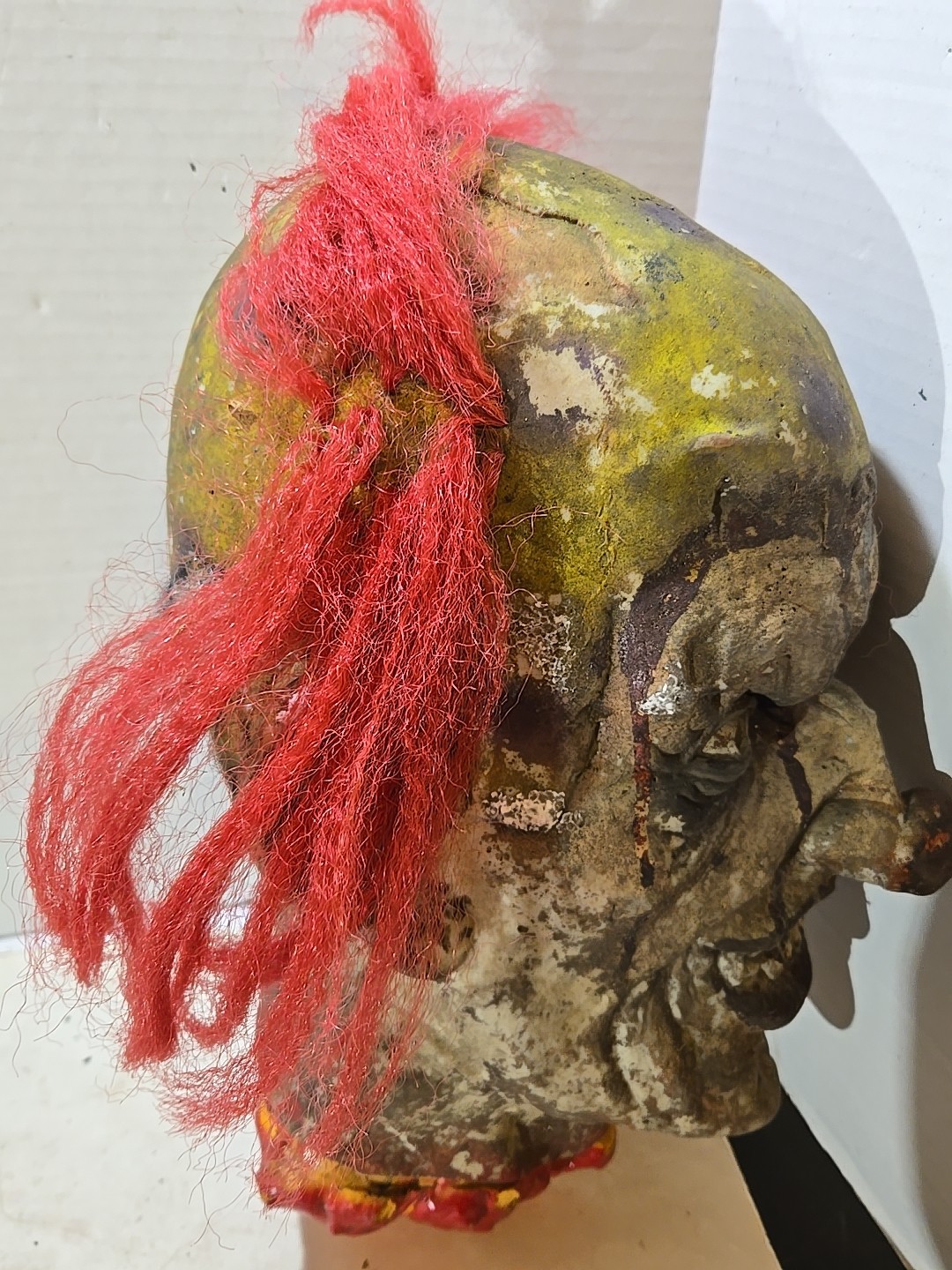 Life Size Decapitated Severed Realistic CLOWN HEAD Halloween Prop Decoration