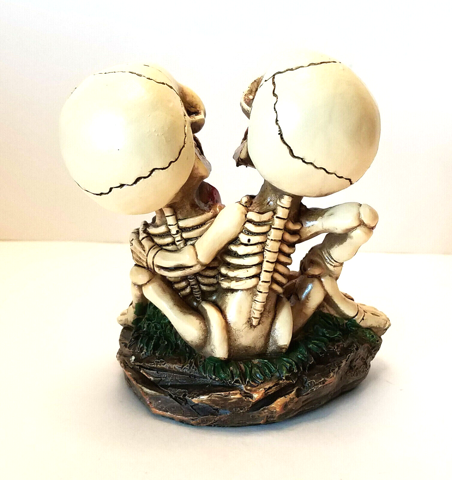 Skeleton Lovers with Rose Skull Figurine Statue Skeleton Halloween