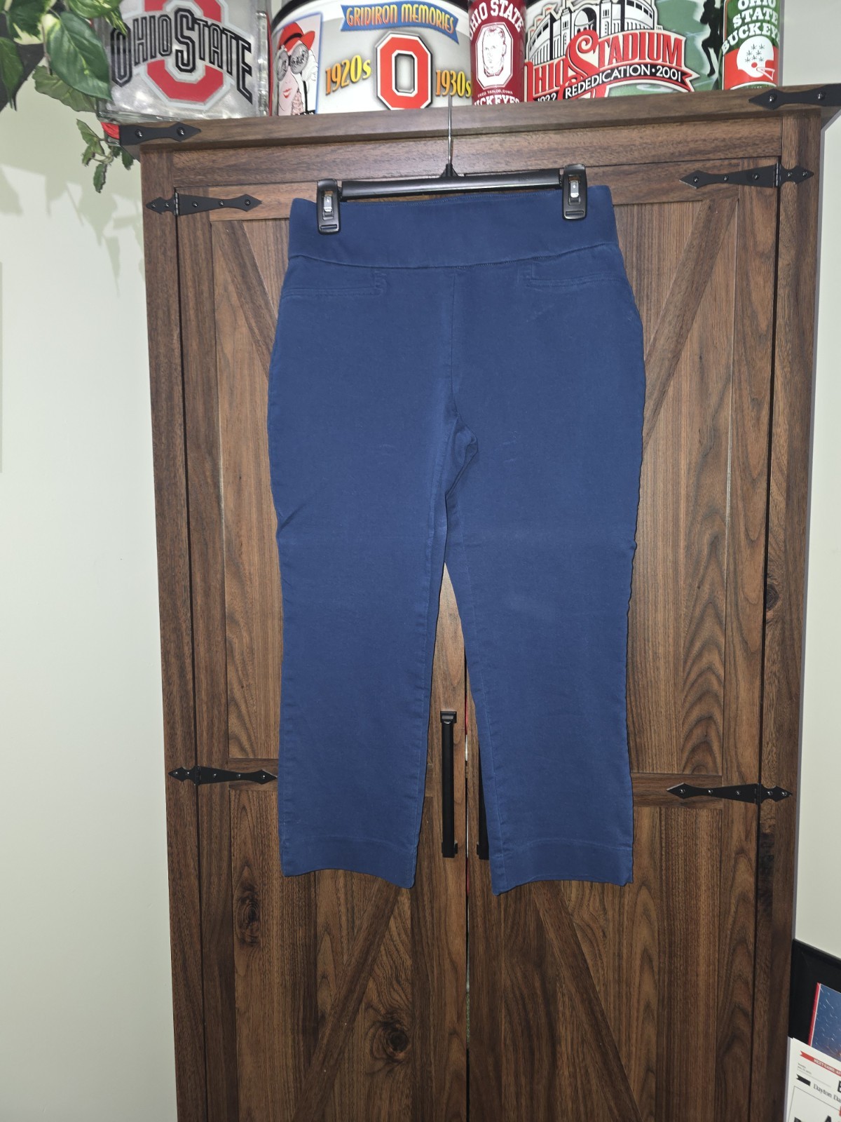 St. JOHN'S BAY Blue Capri Pants Size 4