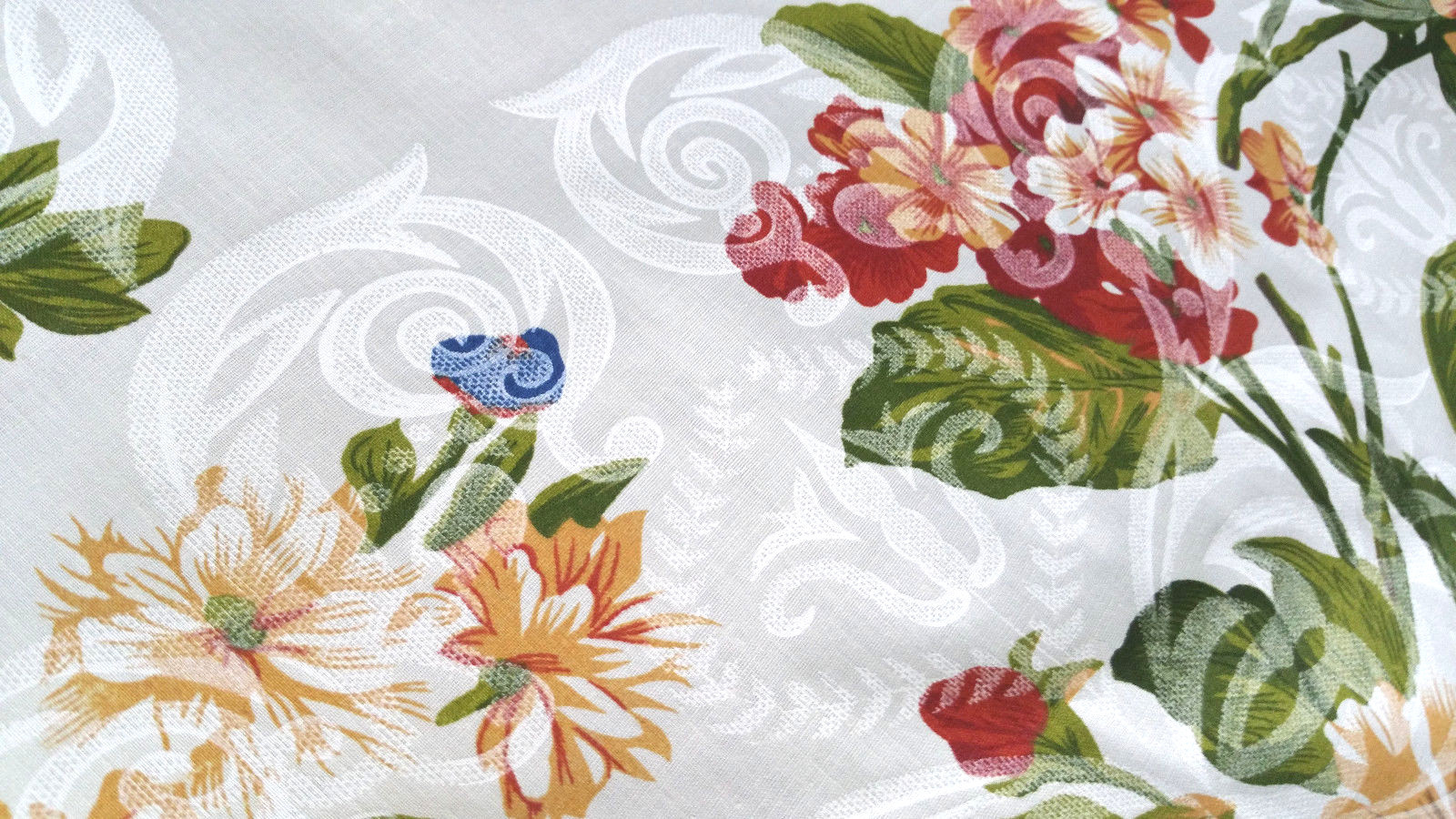 VICTORIAN CHINTZ PRINT FLORAL DAMASK IVORY POLY COTTON FABRIC 60" By the Yard