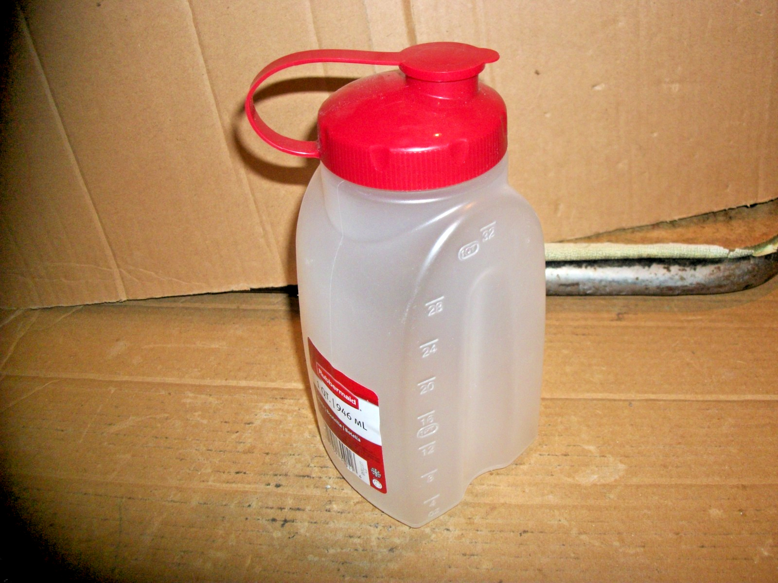 Rubbermaid 1 Quart/32 Oz Drink/Beverage Pitcher/Bottle Servin Saver/MixerMate