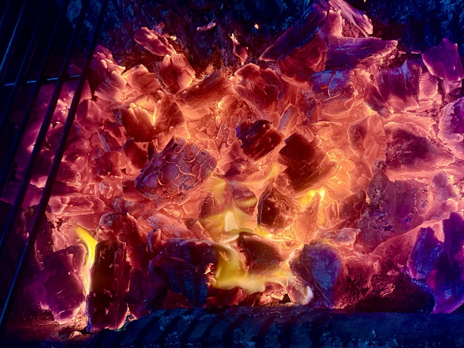 BBQ Mesquite Wood Chunks-Raw Smoking Wood for Grilling Or Smoking. About 28 Lbs