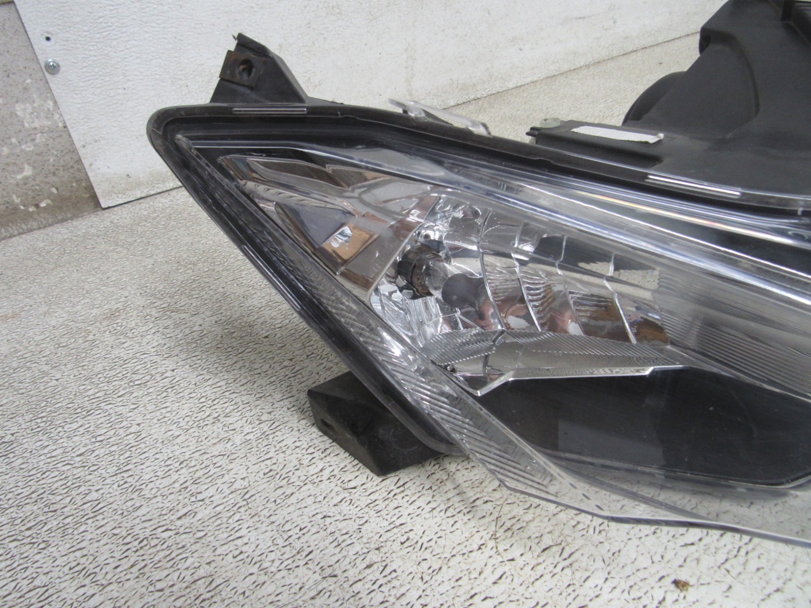 22 LYNX BOONDOCKER DS 850 E-TEC HEADLIGHT HEAD LIGHT LAMP CRACKED OEM #0230