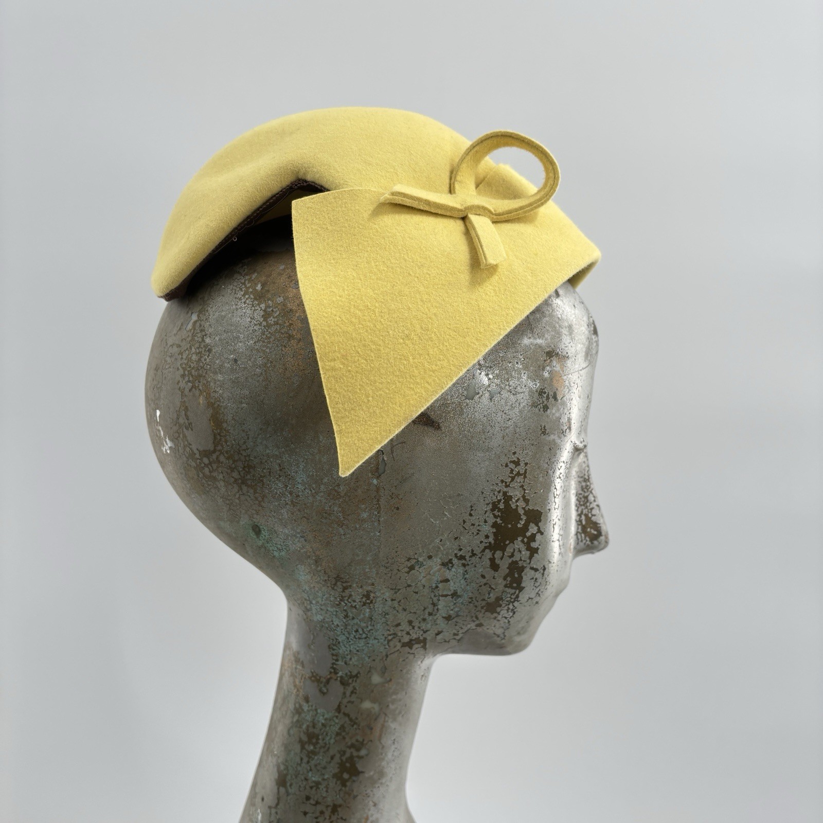 Vtg 60s Mustard Felt Tilt Hat Macy’s Mod Cocktail Jackie O Style