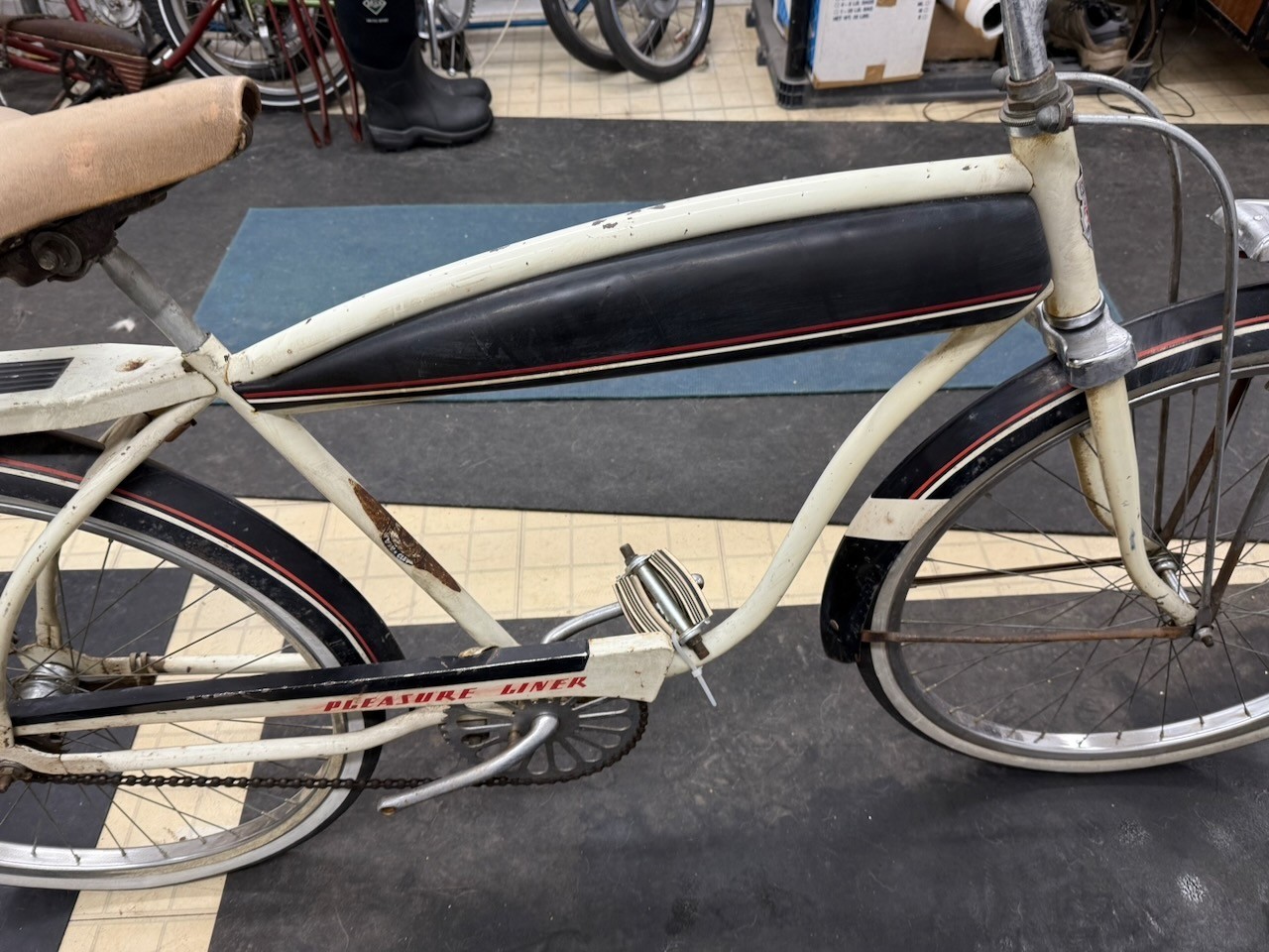 Roadmaster Vintage 1950's ? 26" Mens Straightbar Middleweight Tank Bicycle Orig