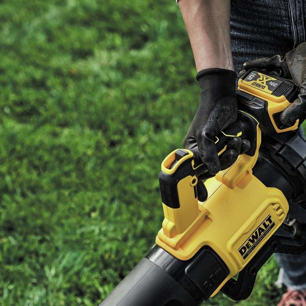 DeWalt DCKO215M1R 20V MAX XR String Trimmer and Blower KT Certified Refurbished