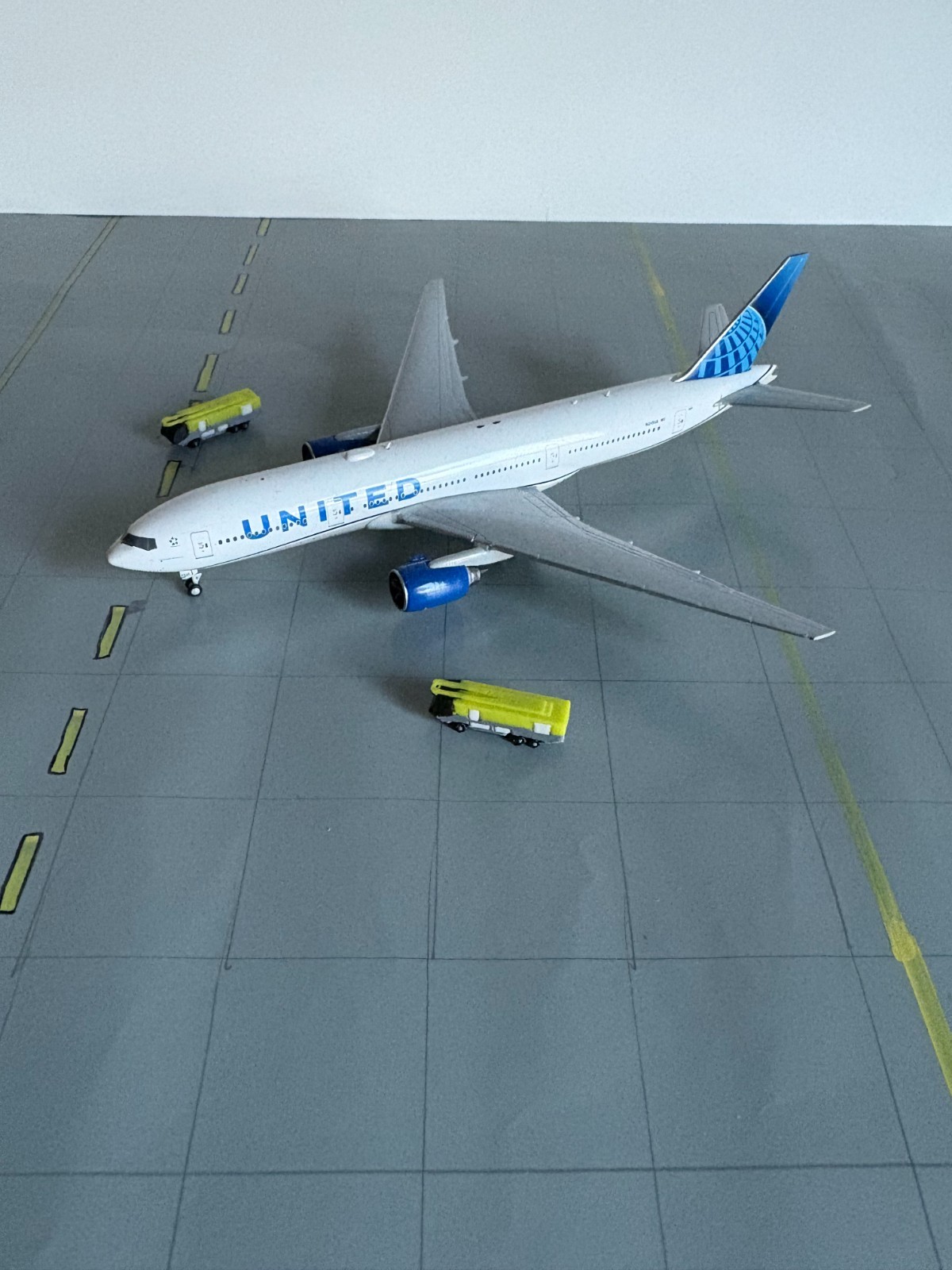 1:400 ARFF Airport Crash Tenders: 4-Pack