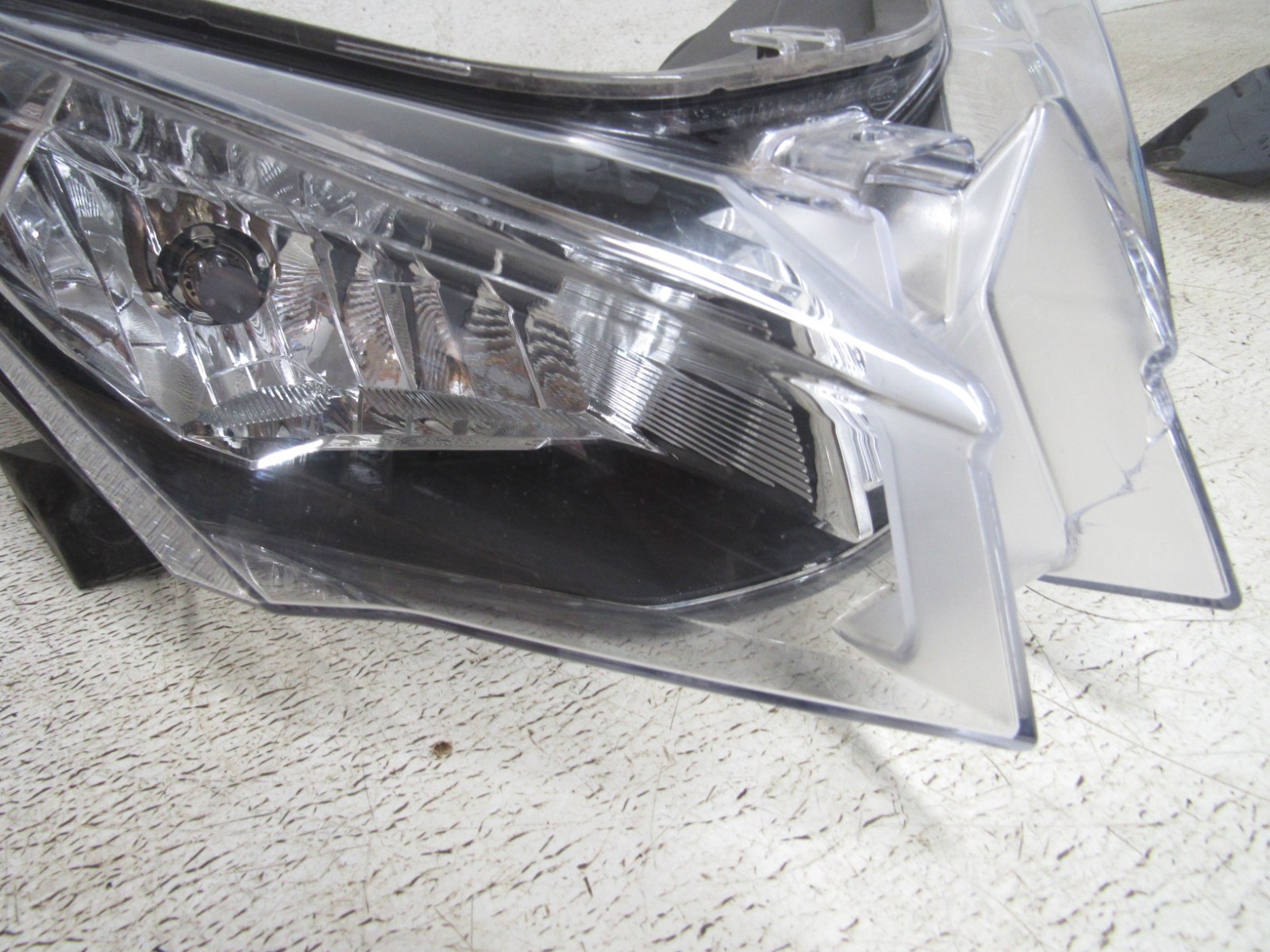 22 LYNX BOONDOCKER DS 850 E-TEC HEADLIGHT HEAD LIGHT LAMP CRACKED OEM #0230
