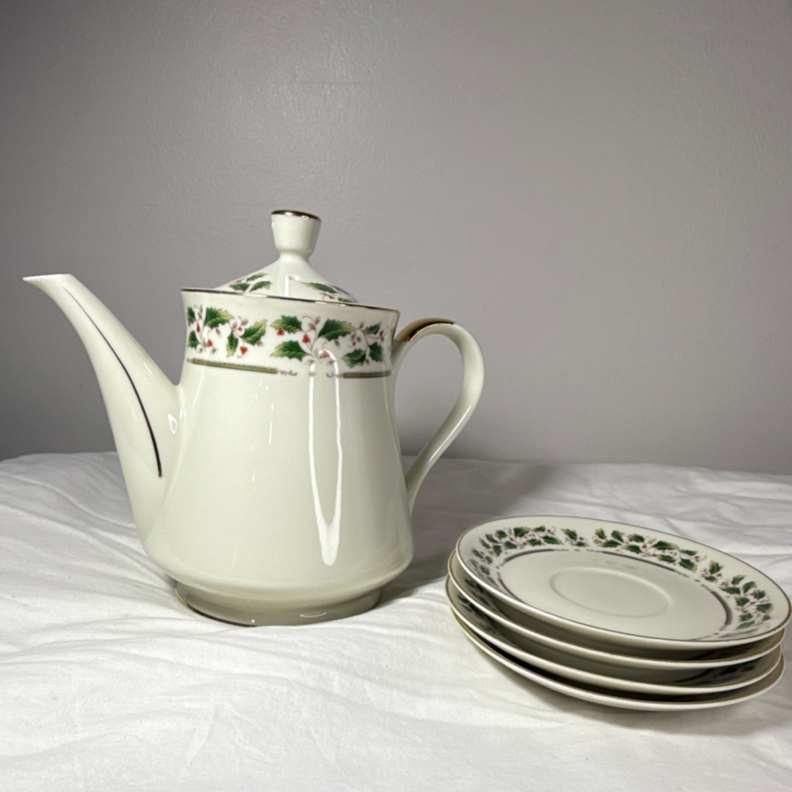 Royal Limited Holly Holiday Tea Set Teapot 4 Cups/Saucers Japan Christmas