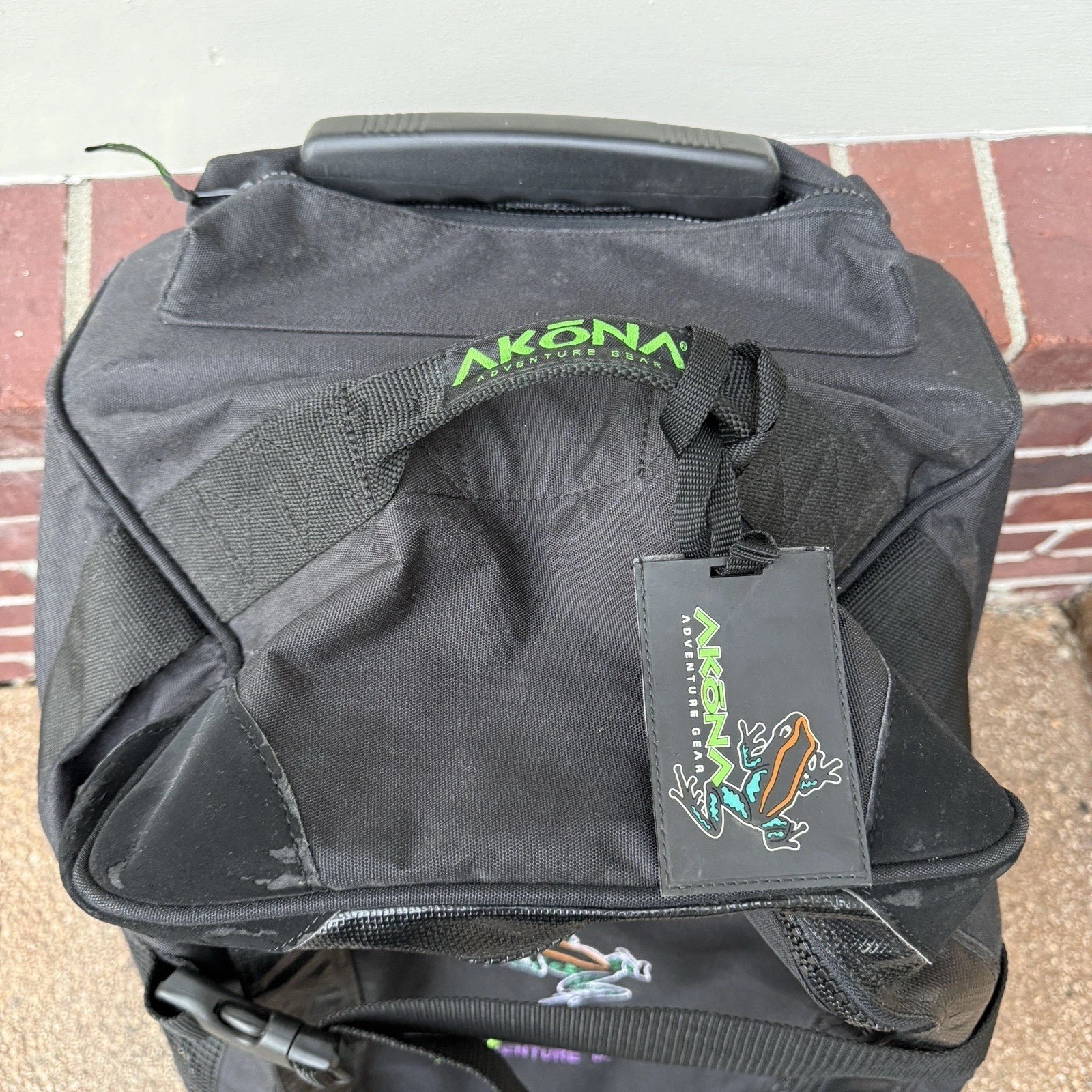 Akona Adventure Gear 31x15x15 XL Travel Dive Scuba Roller Bag Black Rain Cover