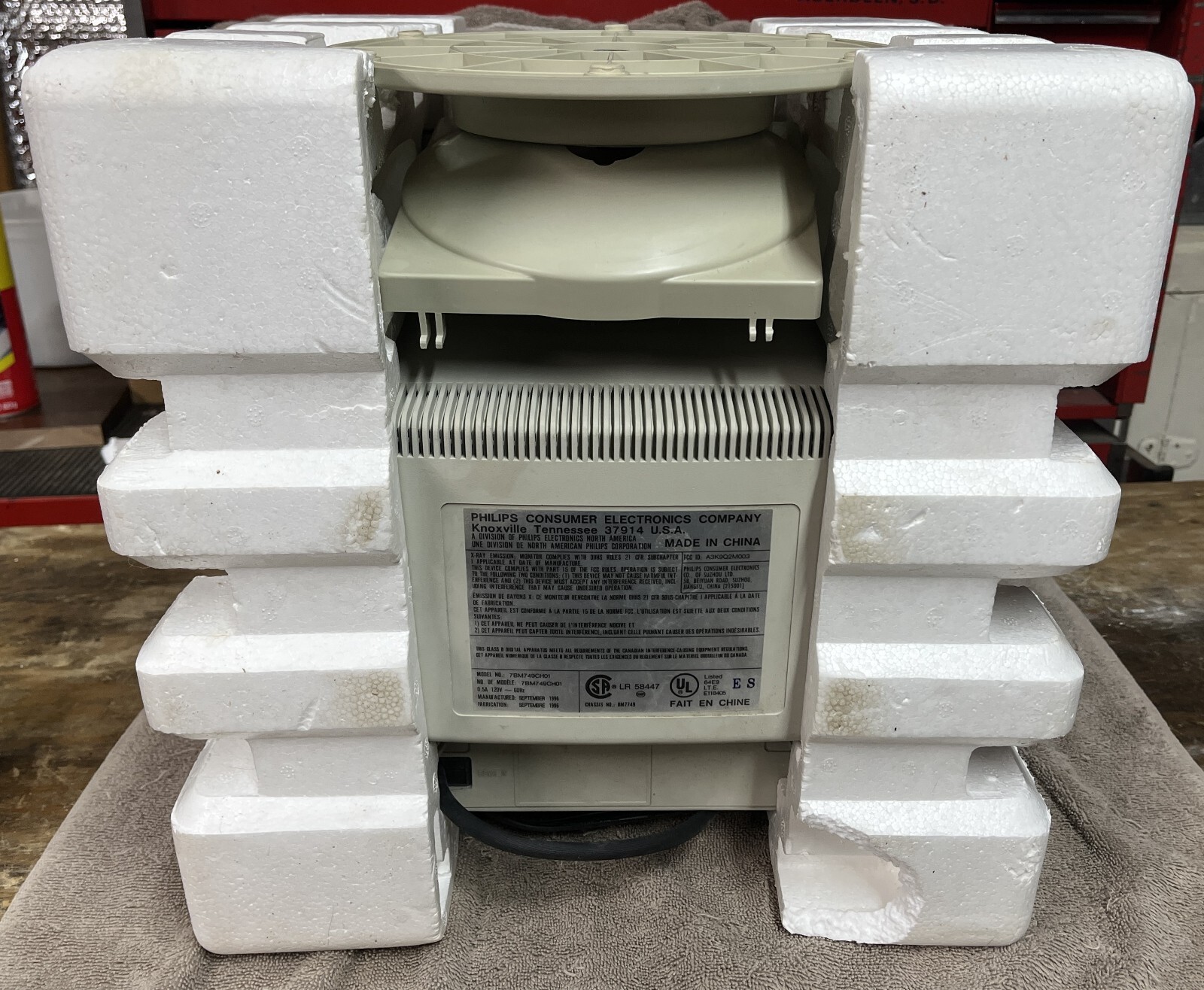 Vintage Magnavox 7BM749 CH01 - VGA Professional Display Monitor - New In Box