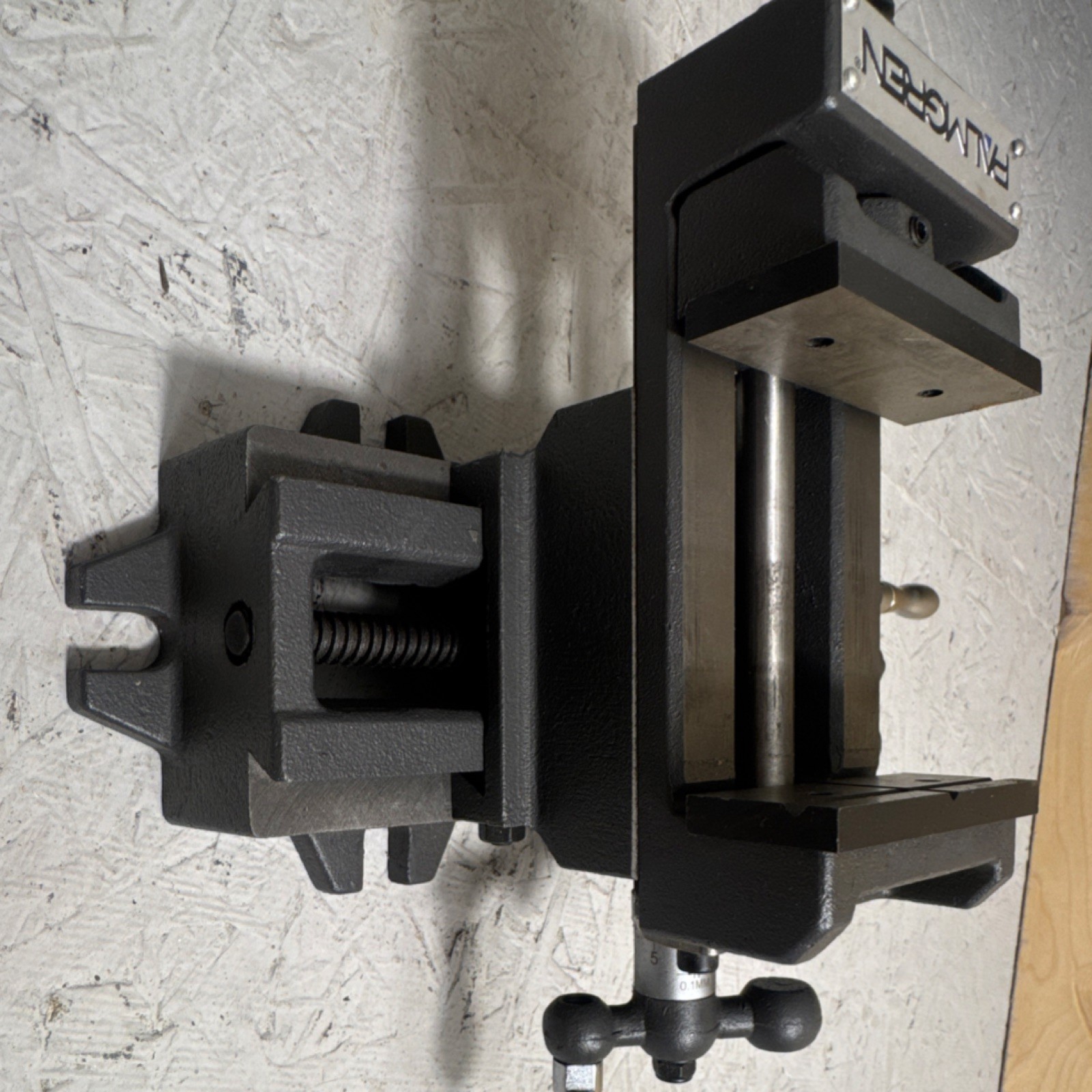 Palmgren 3.5" Jaw Width 3.25" Opening Cross Slide Machine Vise