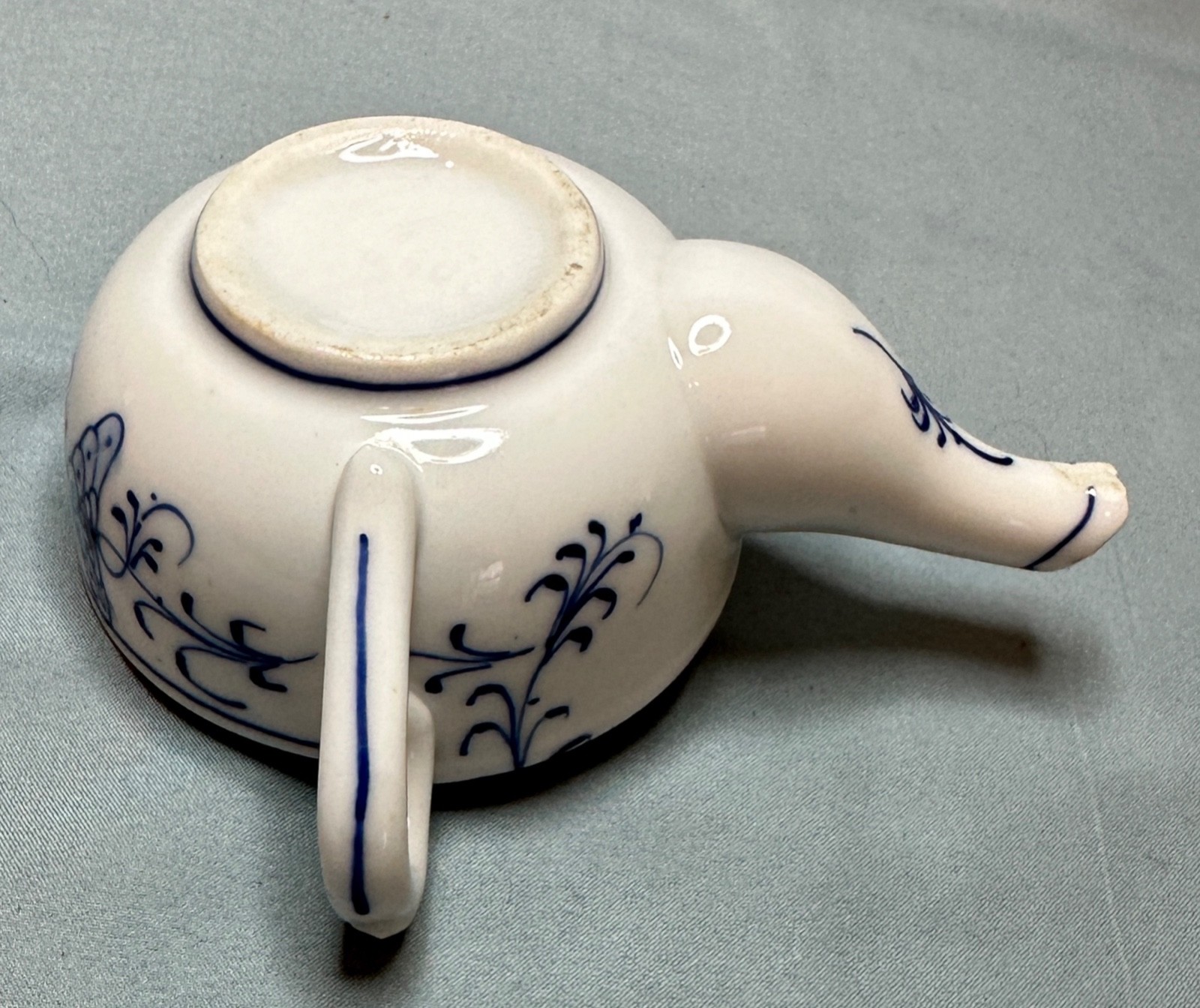 Handpainted Cobalt Blue Onion porcelain INVALID FEEDER / PAP BOAT