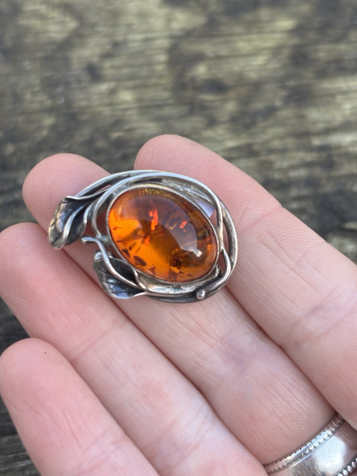 Sterling Silver Art Nouveau Inspired Amber Set Brooch (3cm)