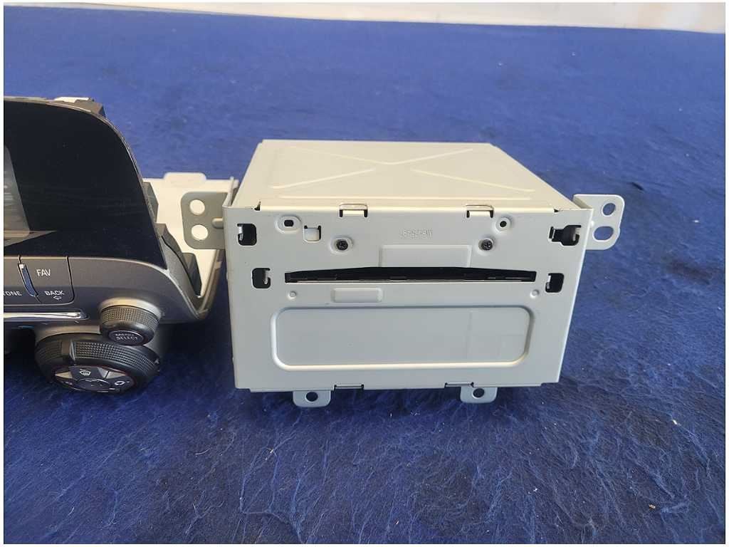 2011 Chevrolet Camaro SS Audio Info Screen Receiver Radio Face Plate 2811