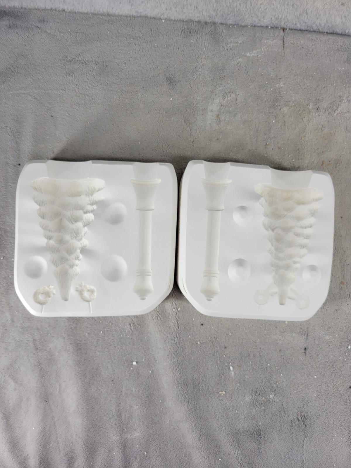 Vintage Ceramic Slip Casting Mold Of Tree Lamp Post & Wreath Scioto S-1389