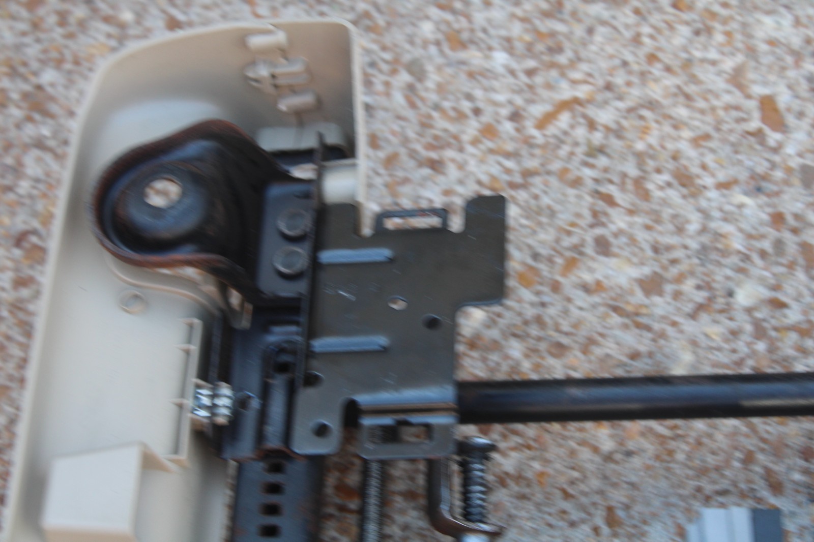 07-14 CHEVY TAHOE SUBURBAN YUKON DRIVER LEFT 2 PLUG POWER SEAT TRACK TAN TRIM