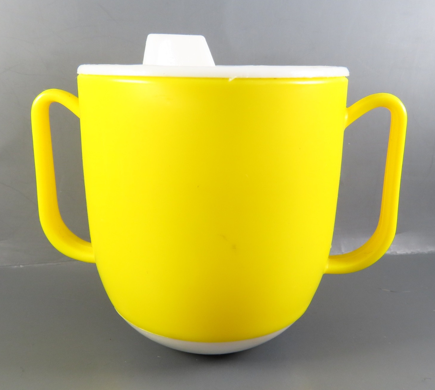 VTG SIPPY CUP 2-Handles Plastic WEIGHTED BASE TOMMEE TIPPEE STYLE Popeye Yellow