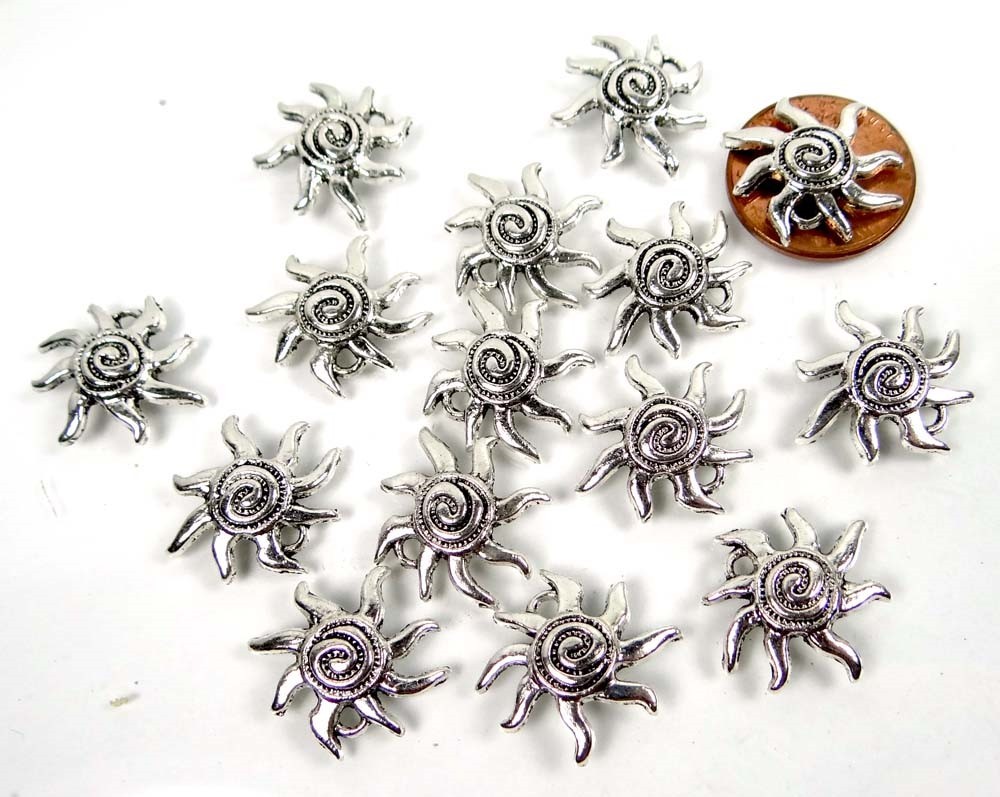 10 Antique Silver Pewter Sun Charm Pendant 16mm