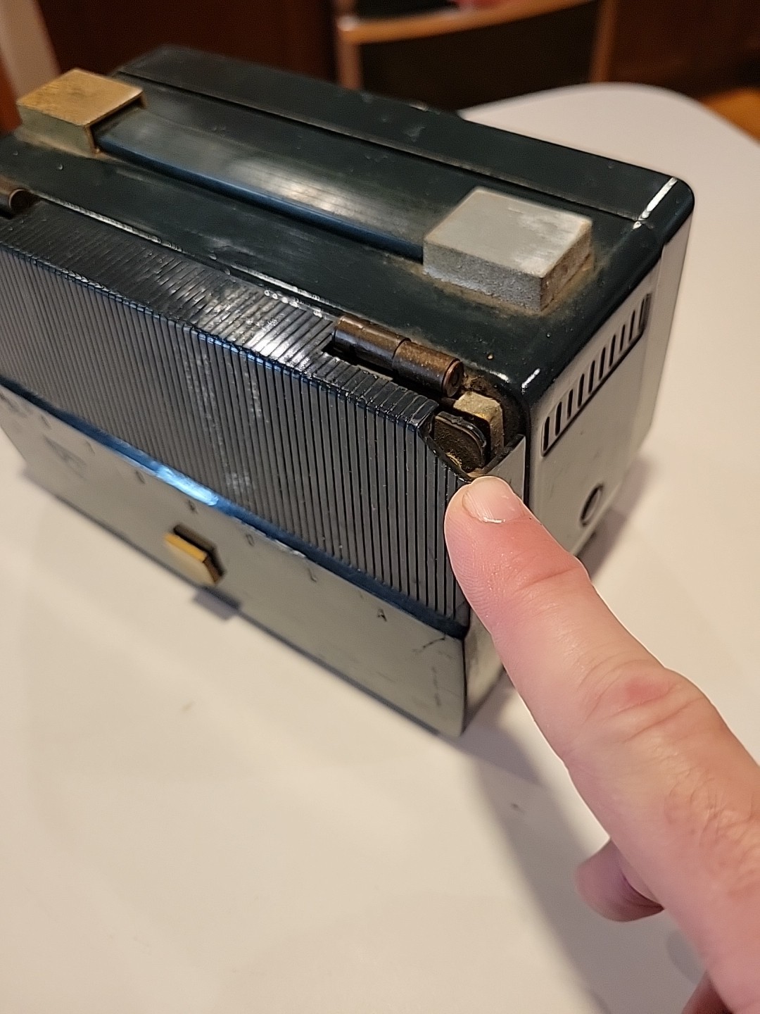 Vintage Motorola Model Green with Gold Flip Up Vintage Tube Radio 52M1U - AS-IS